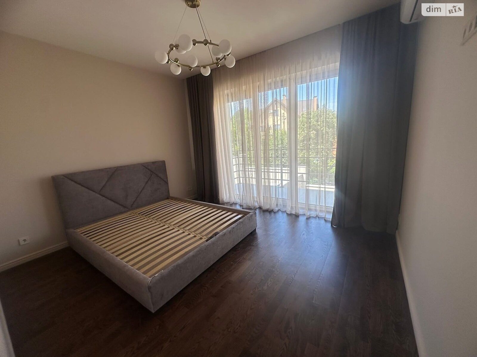 трехэтажный дуплекс, 138 кв. м, кирпич. Продажа в Ужгороде район Центр фото 1