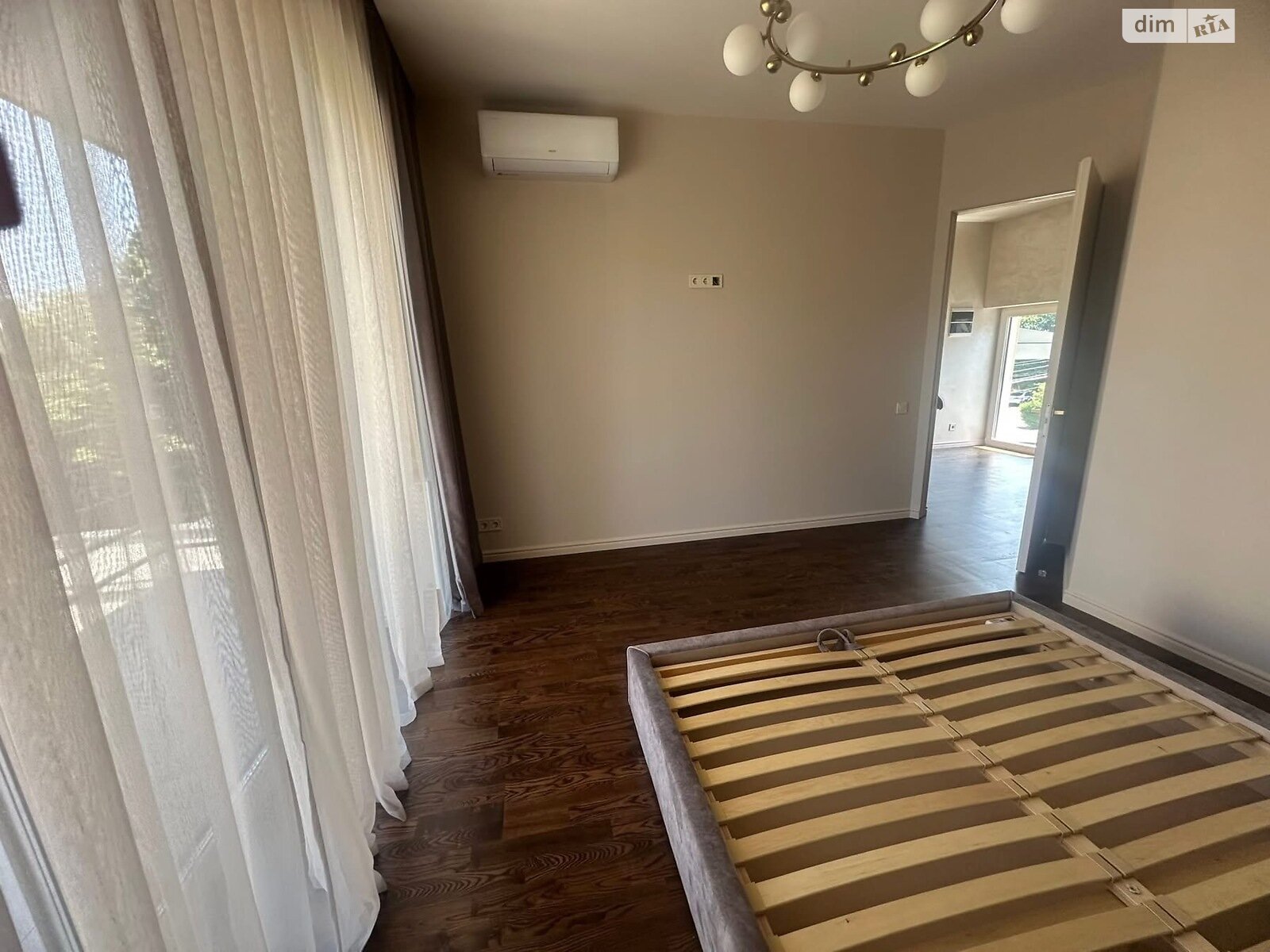 трехэтажный дуплекс, 138 кв. м, кирпич. Продажа в Ужгороде район Центр фото 1