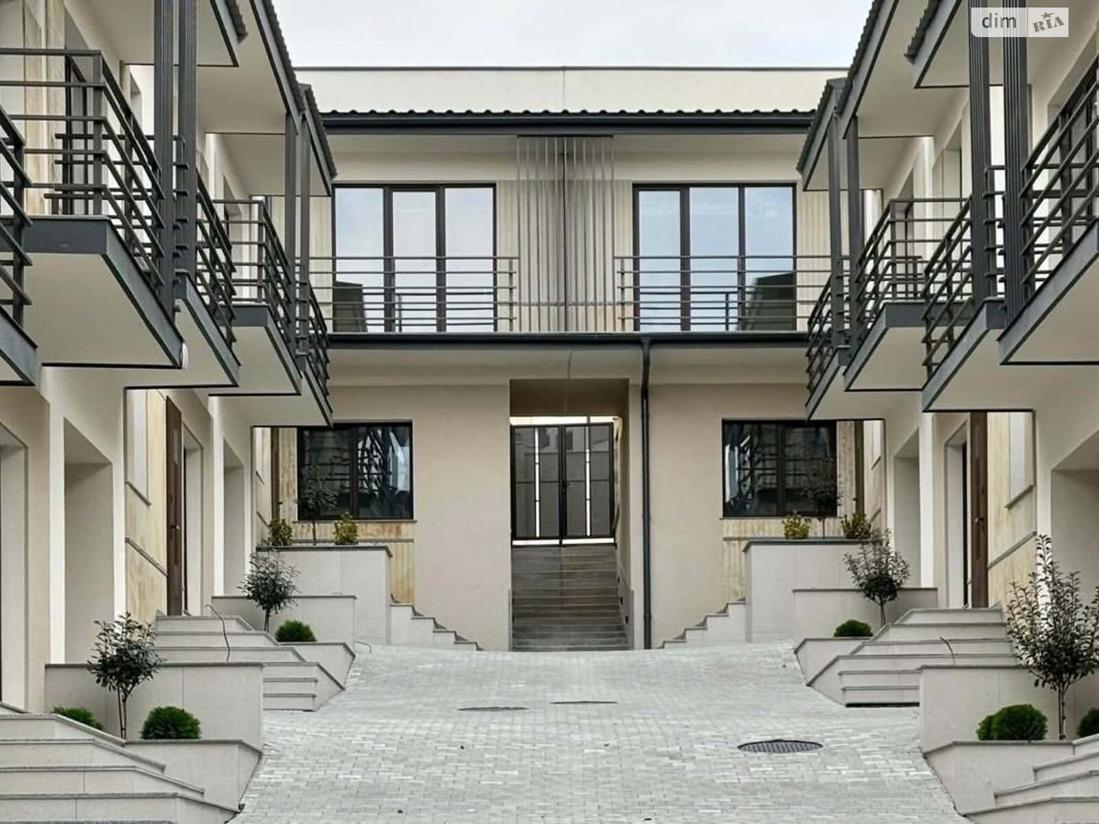 трехэтажный дуплекс, 138 кв. м, кирпич. Продажа в Ужгороде район Центр фото 1