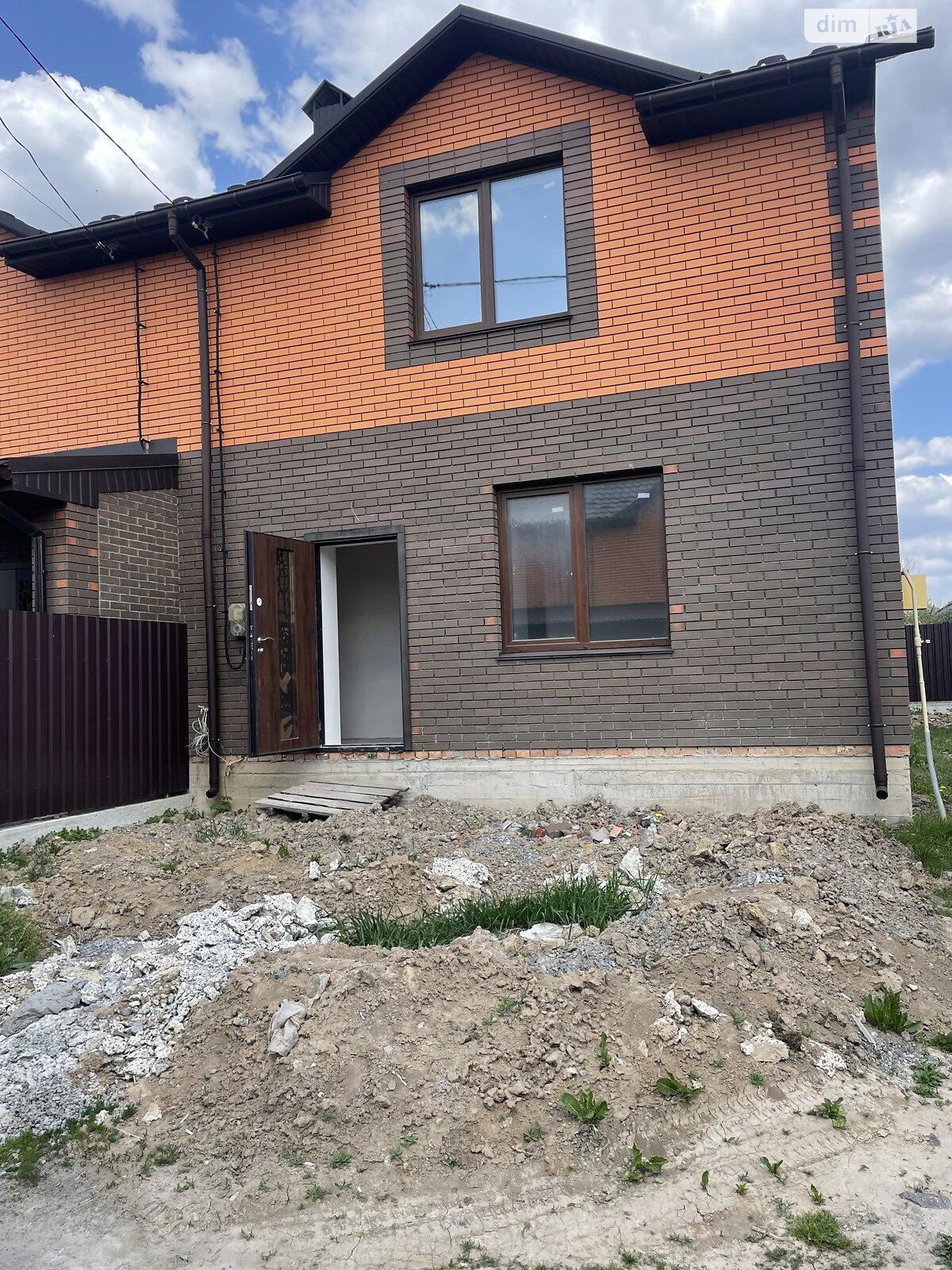 двоповерховий дуплекс, 110 кв. м, цегла. Продаж у Якушинцях фото 1 двоповерховий дуплекс, 110 кв. м, цегла. Продаж у Якушинцях фото 1