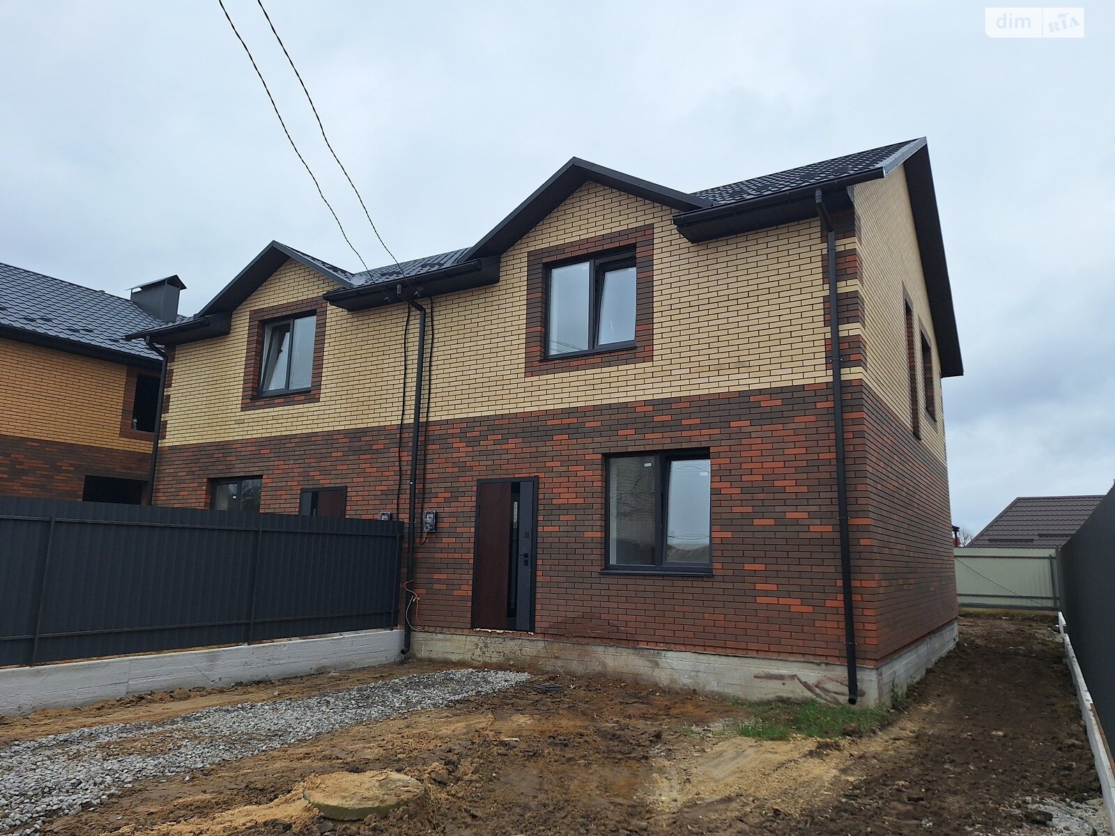 двухэтажный дуплекс, 98 кв. м, кирпич. Продажа в Зарванцах фото 1