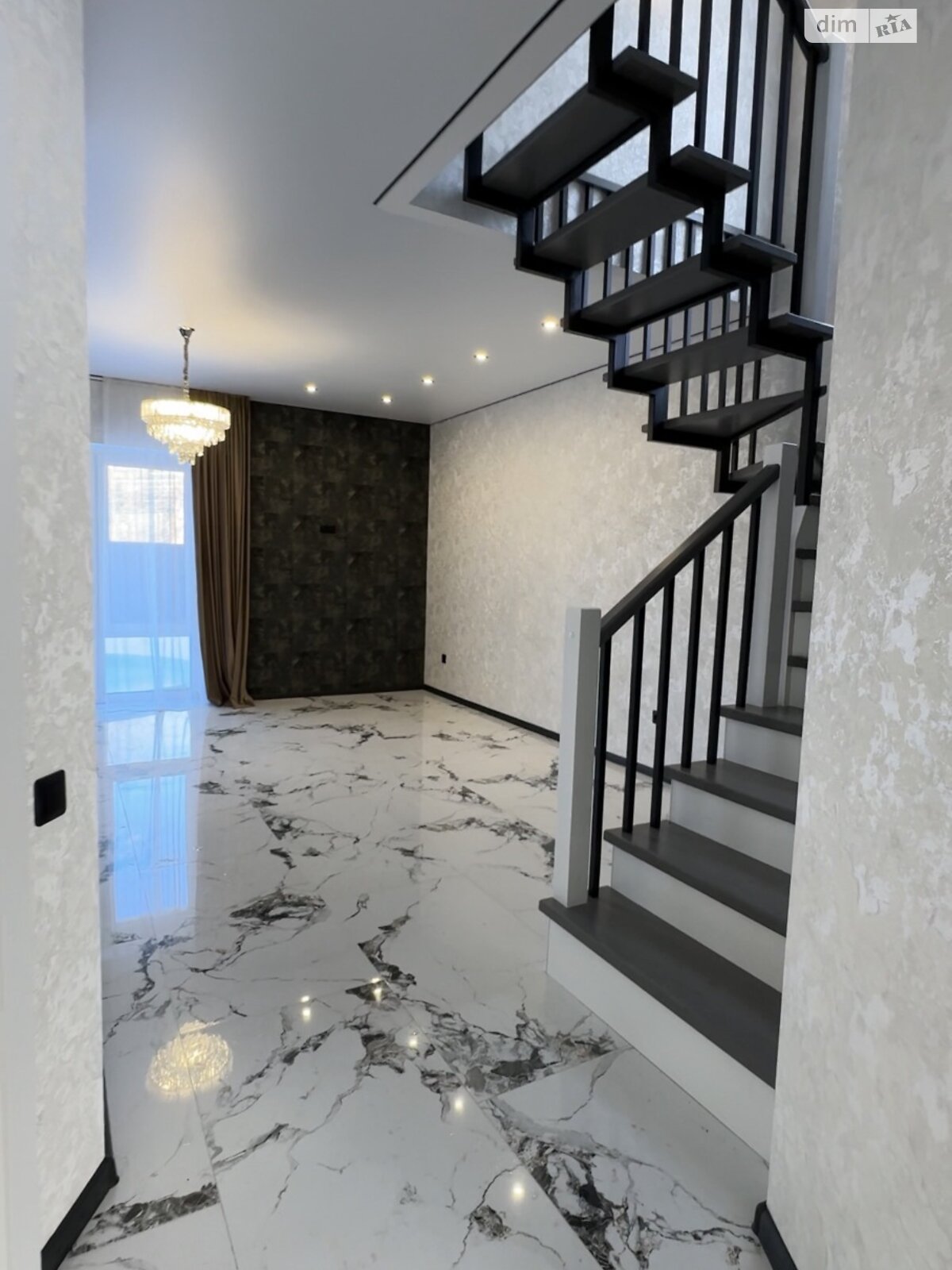 двухэтажный дуплекс, 105 кв. м, кирпич. Продажа в Зарванцах фото 1