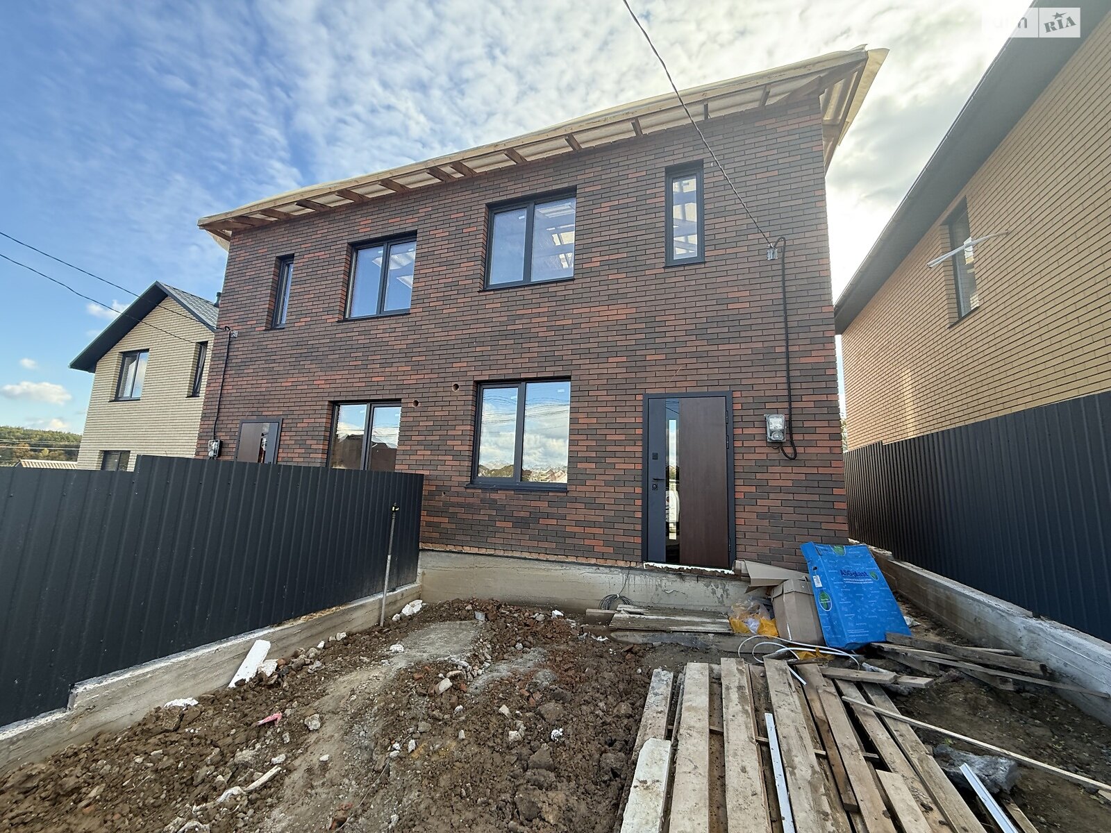 двухэтажный дуплекс, 85 кв. м, кирпич. Продажа в Зарванцах фото 1