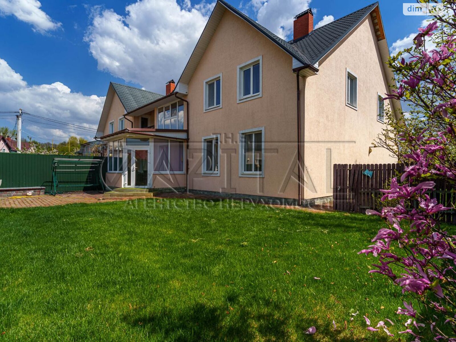 двухэтажный дуплекс, 224.3 кв. м, кирпич. Продажа в Здоровке фото 1 двухэтажный дуплекс, 224.3 кв. м, кирпич. Продажа в Здоровке фото 1