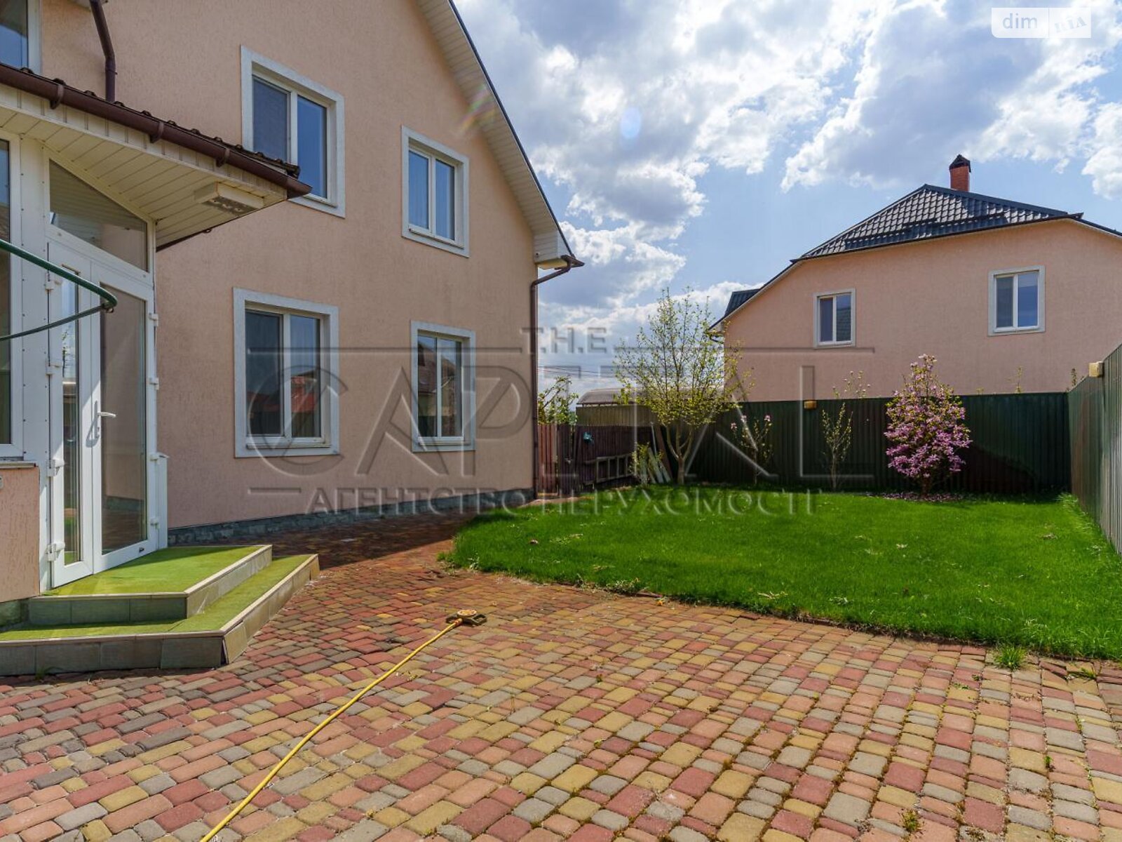 двухэтажный дуплекс, 224.3 кв. м, кирпич. Продажа в Здоровке фото 1 двухэтажный дуплекс, 224.3 кв. м, кирпич. Продажа в Здоровке фото 1
