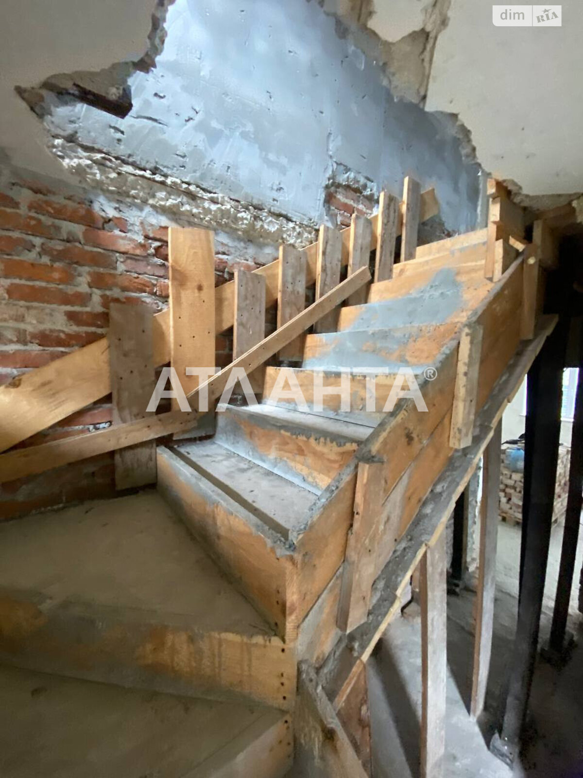 двухэтажный дуплекс, 140 кв. м, кирпич. Продажа в Зимней Воде фото 1