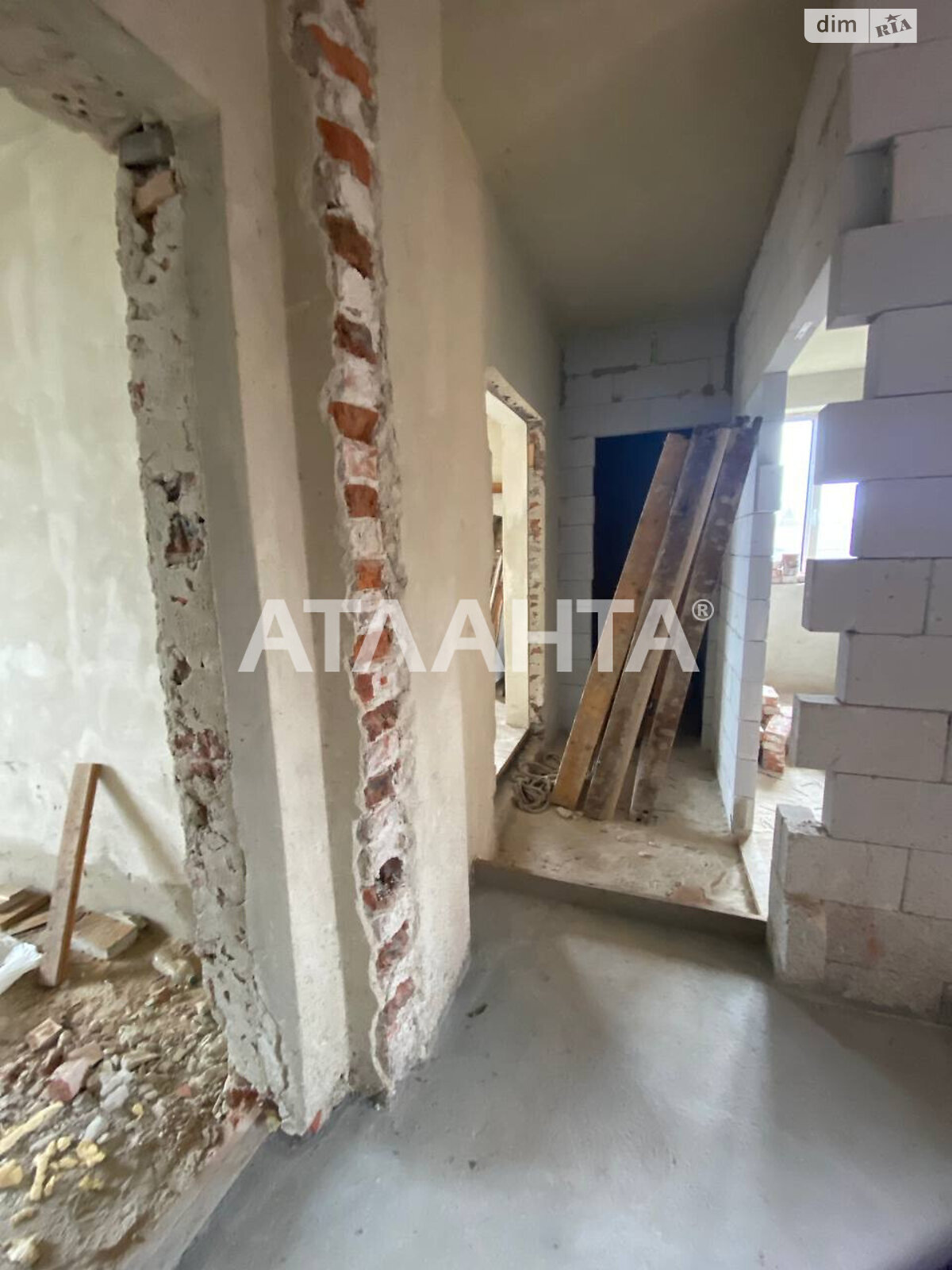 двухэтажный дуплекс, 140 кв. м, кирпич. Продажа в Зимней Воде фото 1