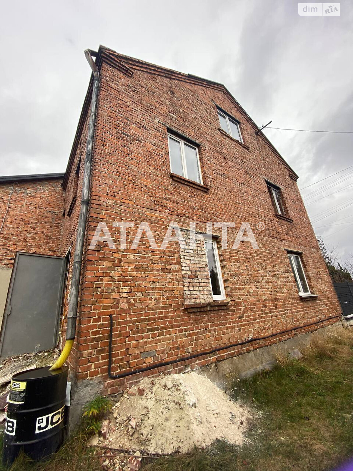 двухэтажный дуплекс, 140 кв. м, кирпич. Продажа в Зимней Воде фото 1