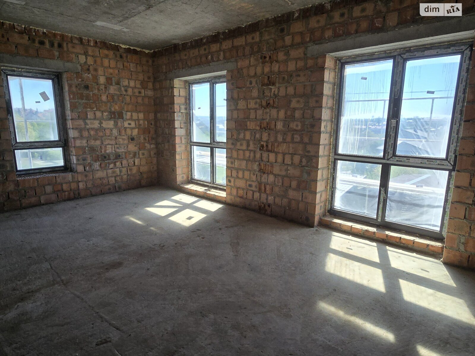 трехэтажный дуплекс, 146 кв. м, кирпич. Продажа в Зубре фото 1 трехэтажный дуплекс, 146 кв. м, кирпич. Продажа в Зубре фото 1