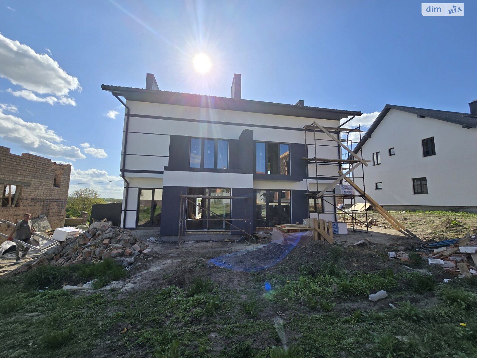 трехэтажный дуплекс, 146 кв. м, кирпич. Продажа в Зубре фото 1 трехэтажный дуплекс, 146 кв. м, кирпич. Продажа в Зубре фото 1