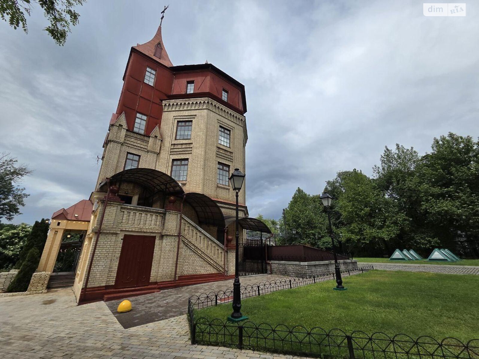Специальное помещение в Киеве, продажа по Михайла Грушевского улица 1В, район Центр, цена: 3 000 000 долларов за объект фото 1 Специальное помещение в Киеве, продажа по Михайла Грушевского улица 1В, район Центр, цена: 3 000 000 долларов за объект фото 1