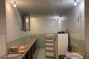 Комерційне приміщення в Барі, Пам’яті площа 19, ціна продажу: 360 000 доларів за об’єкт фото 2