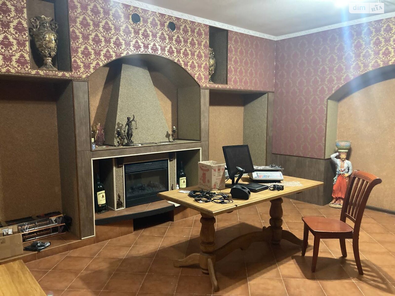 Комерційне приміщення в Барі, Пам’яті площа 19, ціна продажу: 360 000 доларів за об’єкт фото 1 Комерційне приміщення в Барі, Пам’яті площа 19, ціна продажу: 360 000 доларів за об’єкт фото 1