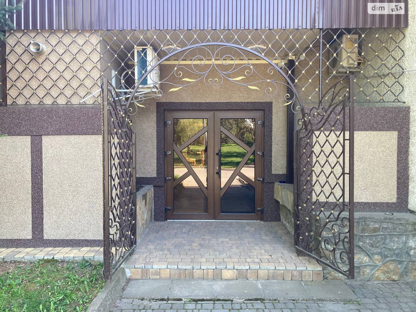 Коммерческое помещение в Баре, Памяти площадь 19А, цена: продажи 322 000 долларов за объект фото 1 Коммерческое помещение в Баре, Памяти площадь 19А, цена продажи: 322 000 долларов за объект фото 1