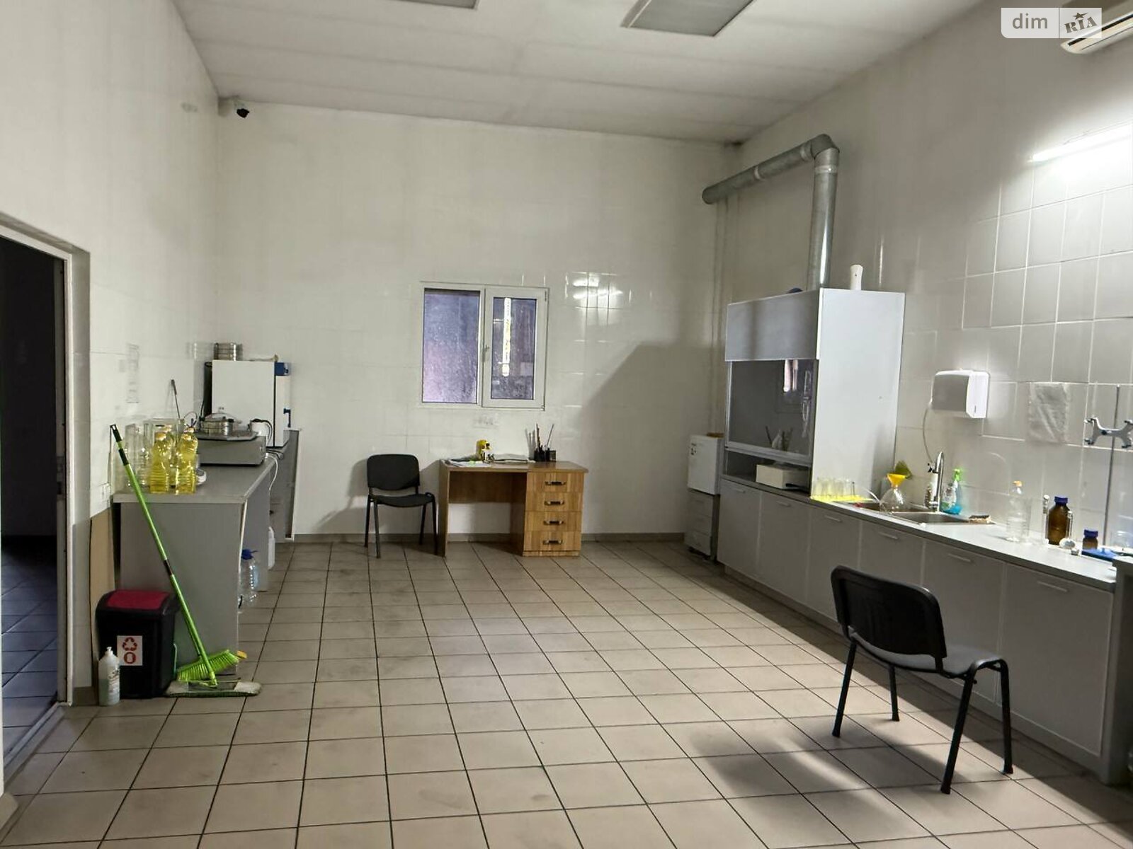 Коммерческое помещение в Башмачке, вулиця Осипенко, цена: продажи 850 000 долларов за объект фото 1 Коммерческое помещение в Башмачке, вулиця Осипенко, цена продажи: 850 000 долларов за объект фото 1