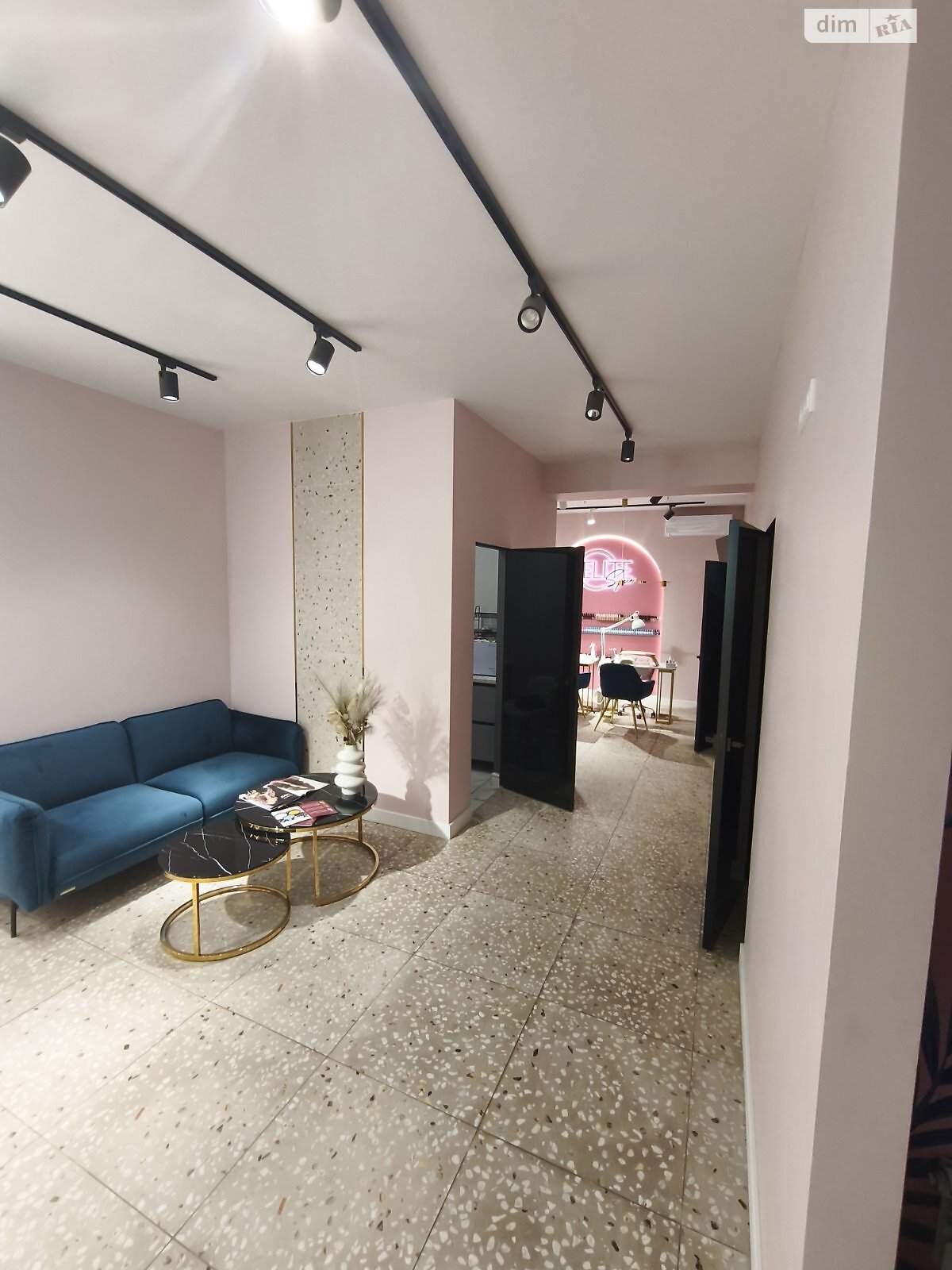 Комерційне приміщення в Березині, Райдужна вулиця 100, ціна продажу: 190 000 доларів за об’єкт фото 1