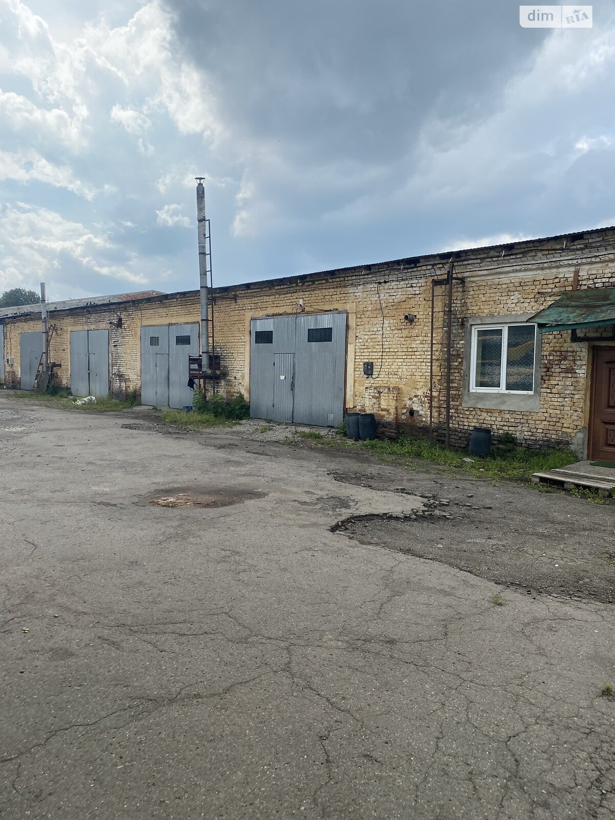 Коммерческое помещение в Бориславе, Братьев Лисиков улица 1, цена: продажи 390 000 долларов за объект фото 1 Коммерческое помещение в Бориславе, Братьев Лисиков улица 1, цена продажи: 390 000 долларов за объект фото 1