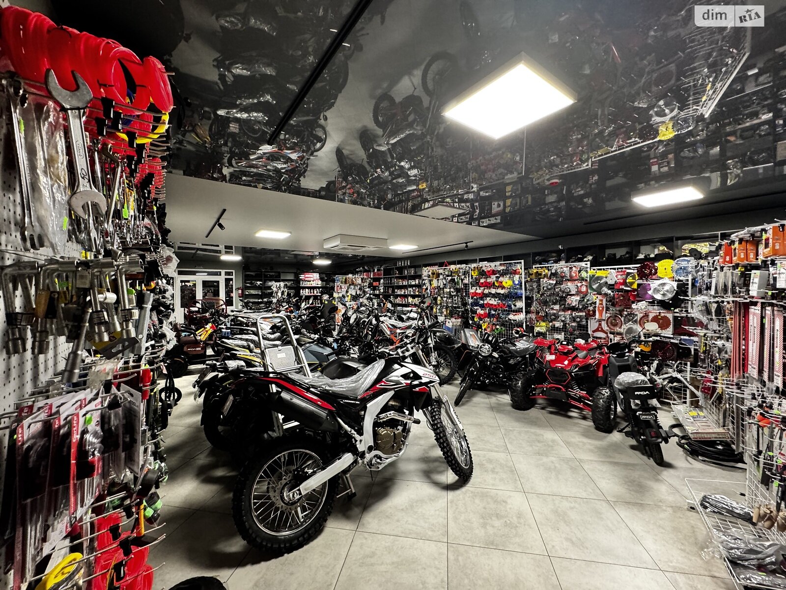 Комерційне приміщення в Бродах, продаж по Юріївська вулиця 10, район Броди, ціна: 1 156 220 доларів за об’єкт фото 1 Комерційне приміщення в Бродах, продаж по Юріївська вулиця 10, район Броди, ціна: 1 156 220 доларів за об’єкт фото 1