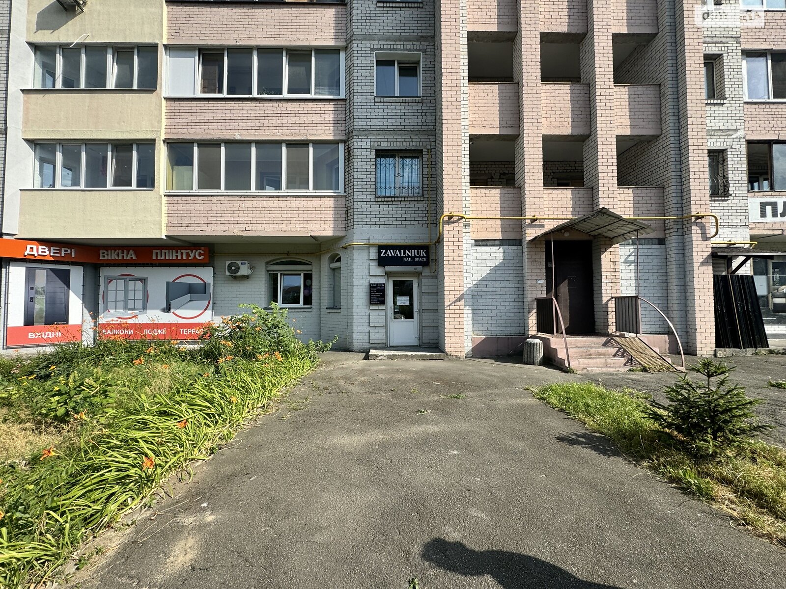 Коммерческое помещение в Буче, Богдана Хмельницкого бульвар 4, цена: продажи 110 000 долларов за объект фото 1 Коммерческое помещение в Буче, Богдана Хмельницкого бульвар 4, цена продажи: 110 000 долларов за объект фото 1