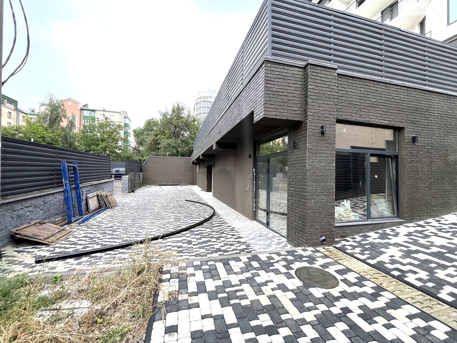 Комерційне приміщення в Чернівцях, продаж по Дмитра Ковальова (Мініна Кузьми) вулиця, район Героїв Майдану, ціна: 67 000 доларів за об’єкт фото 1