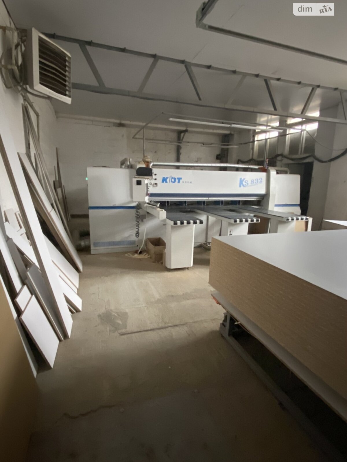 Коммерческое помещение в Черновцах, продажа по Донбасская улица 1Г, район Первомайский, цена: 400 000 долларов за объект фото 1 Коммерческое помещение в Черновцах, продажа по Донбасская улица 1Г, район Первомайский, цена: 400 000 долларов за объект фото 1