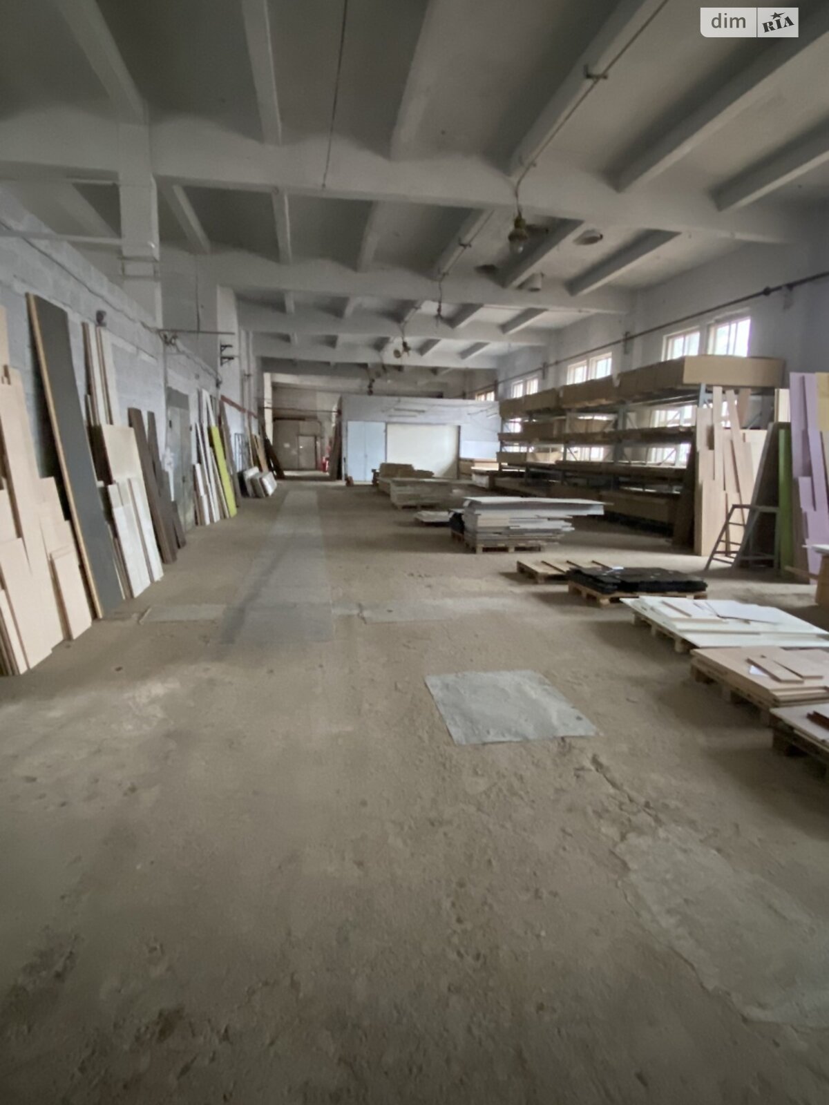 Коммерческое помещение в Черновцах, продажа по Донбасская улица 1Г, район Первомайский, цена: 400 000 долларов за объект фото 1 Коммерческое помещение в Черновцах, продажа по Донбасская улица 1Г, район Первомайский, цена: 400 000 долларов за объект фото 1