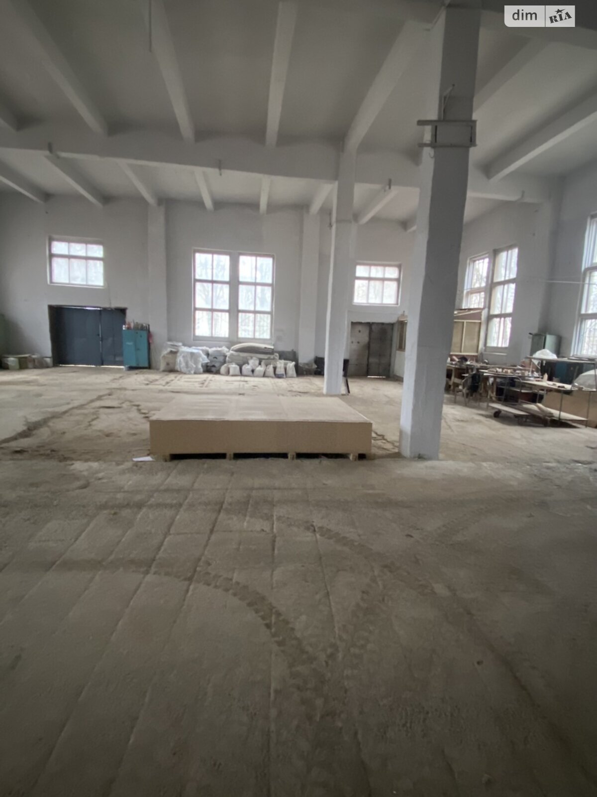 Коммерческое помещение в Черновцах, продажа по Донбасская улица 1Г, район Первомайский, цена: 400 000 долларов за объект фото 1 Коммерческое помещение в Черновцах, продажа по Донбасская улица 1Г, район Первомайский, цена: 400 000 долларов за объект фото 1