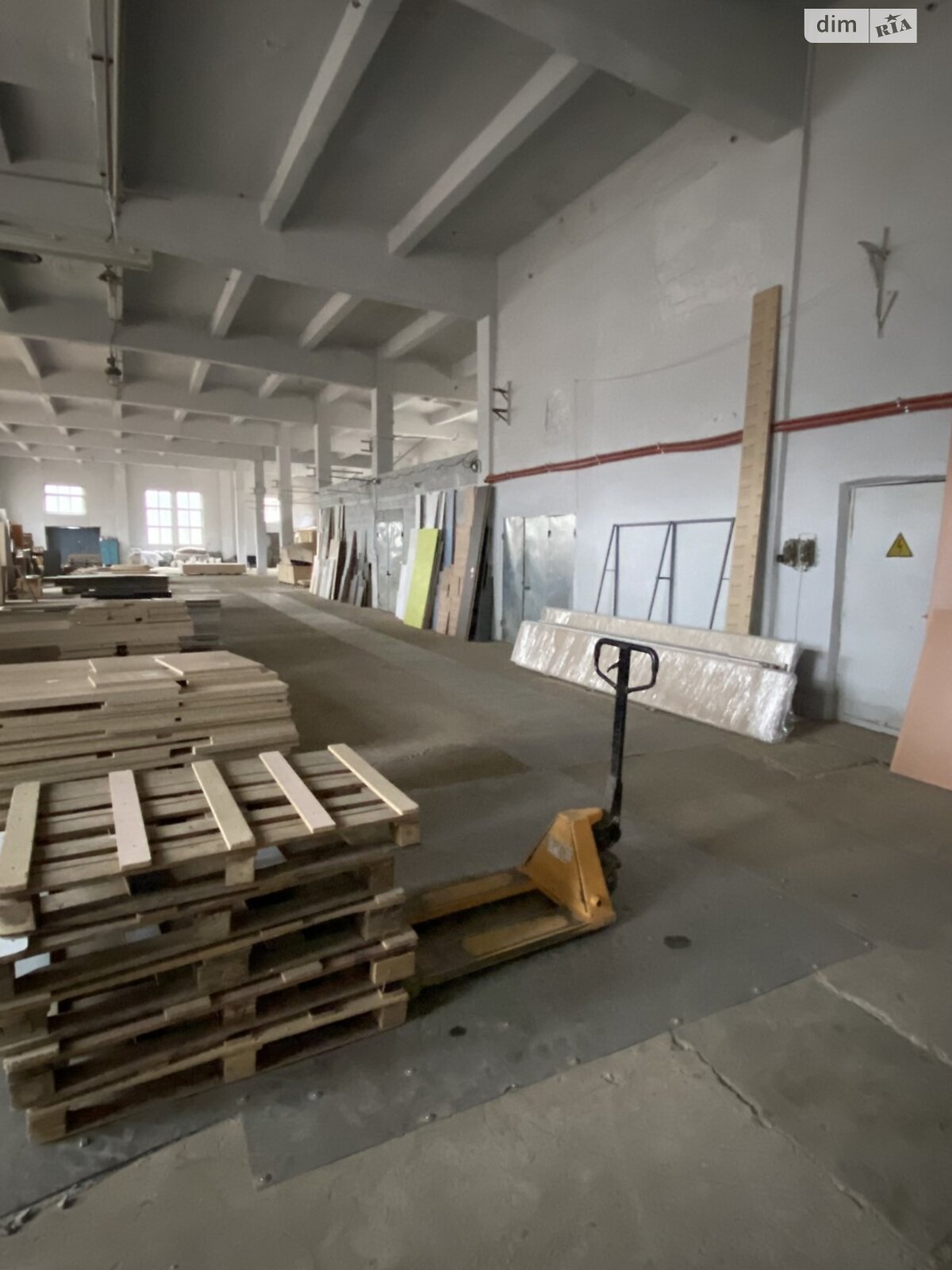 Коммерческое помещение в Черновцах, продажа по Донбасская улица 1Г, район Первомайский, цена: 400 000 долларов за объект фото 1 Коммерческое помещение в Черновцах, продажа по Донбасская улица 1Г, район Первомайский, цена: 400 000 долларов за объект фото 1