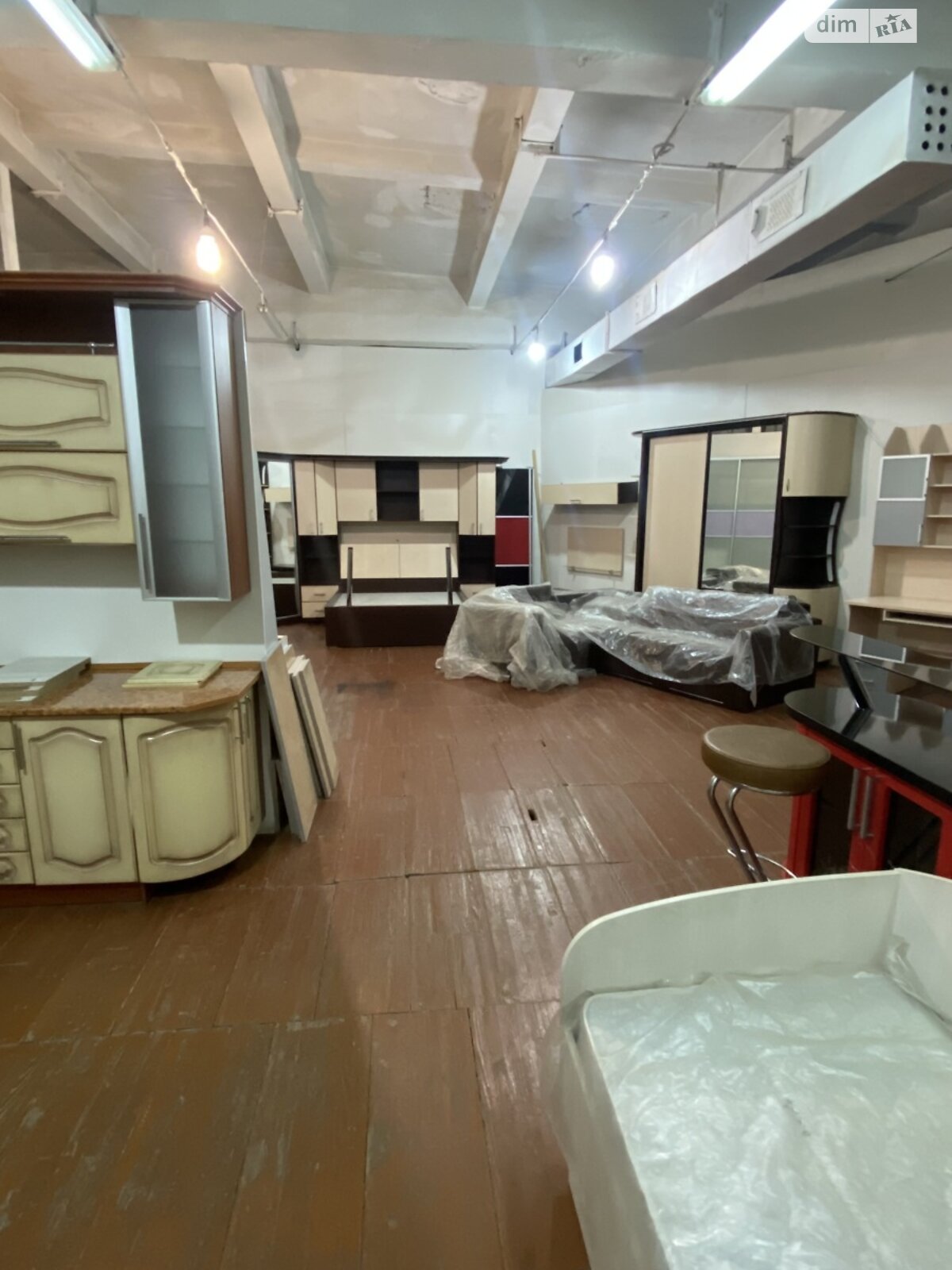 Коммерческое помещение в Черновцах, продажа по Донбасская улица 1Г, район Первомайский, цена: 400 000 долларов за объект фото 1 Коммерческое помещение в Черновцах, продажа по Донбасская улица 1Г, район Первомайский, цена: 400 000 долларов за объект фото 1