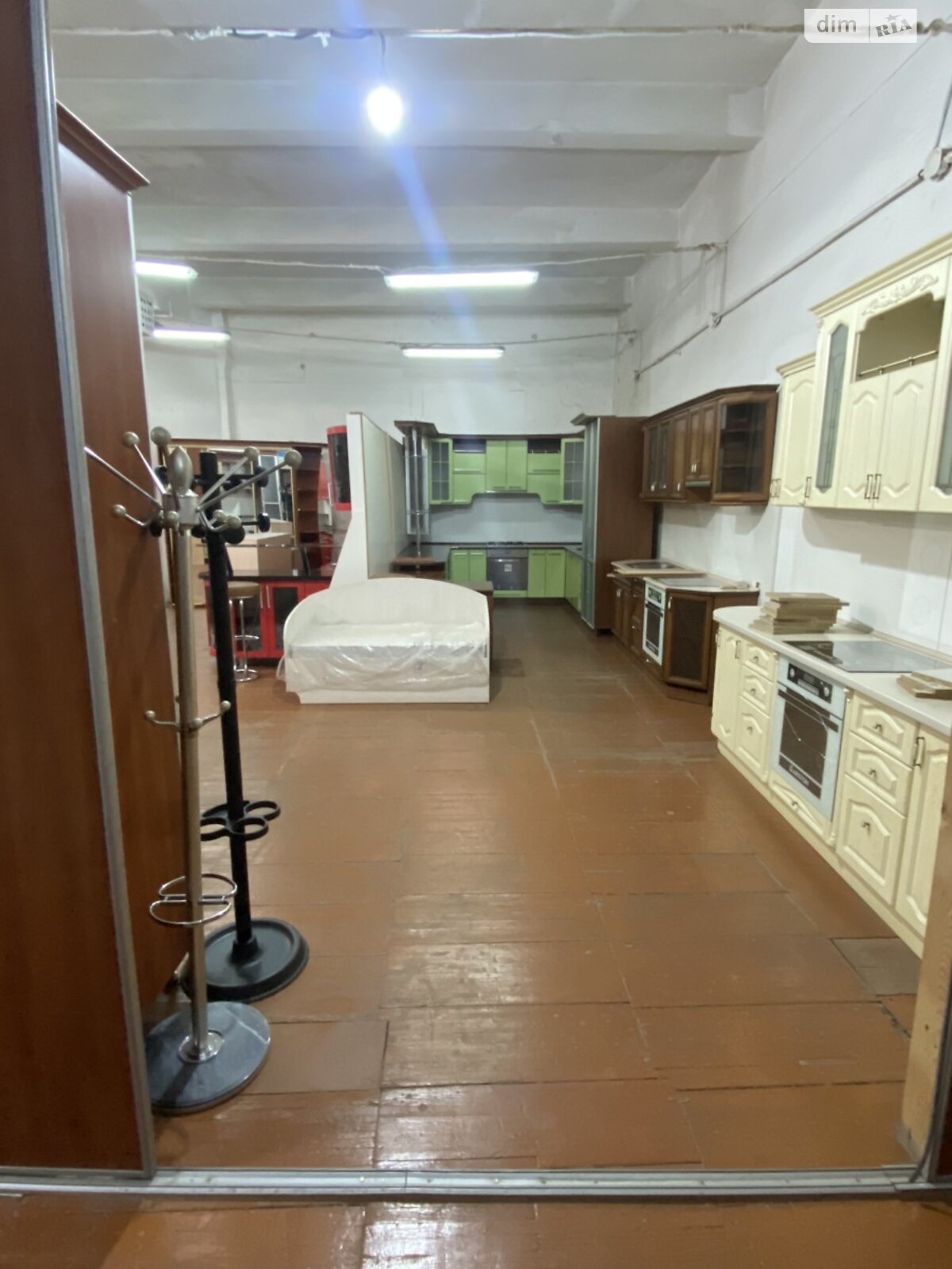 Коммерческое помещение в Черновцах, продажа по Донбасская улица 1Г, район Первомайский, цена: 400 000 долларов за объект фото 1 Коммерческое помещение в Черновцах, продажа по Донбасская улица 1Г, район Первомайский, цена: 400 000 долларов за объект фото 1