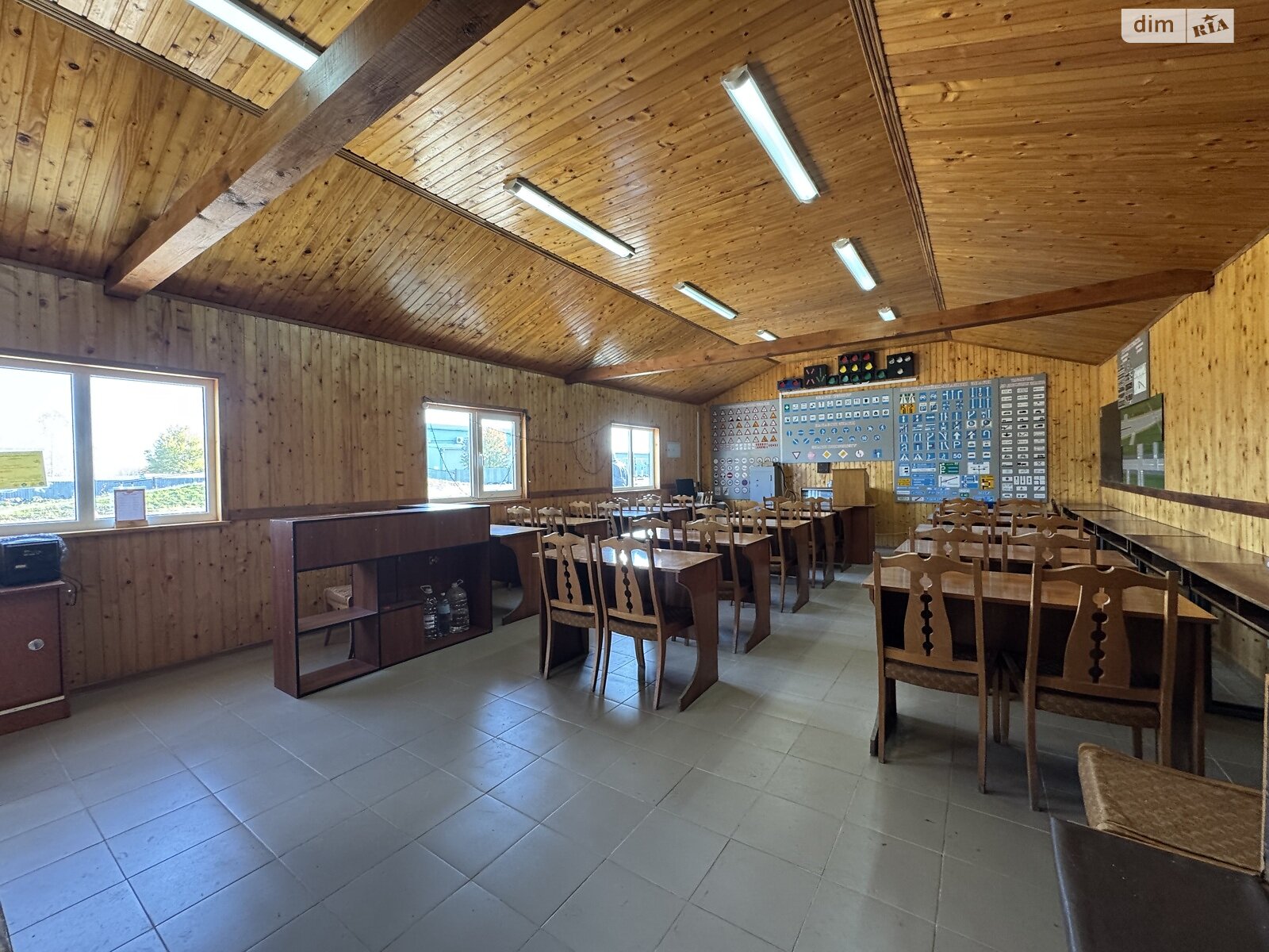 Комерційне приміщення в Чернівцях, продаж по Лесина Василя вулиця 33, район Першотравневий, ціна: 200 000 доларів за об’єкт фото 1