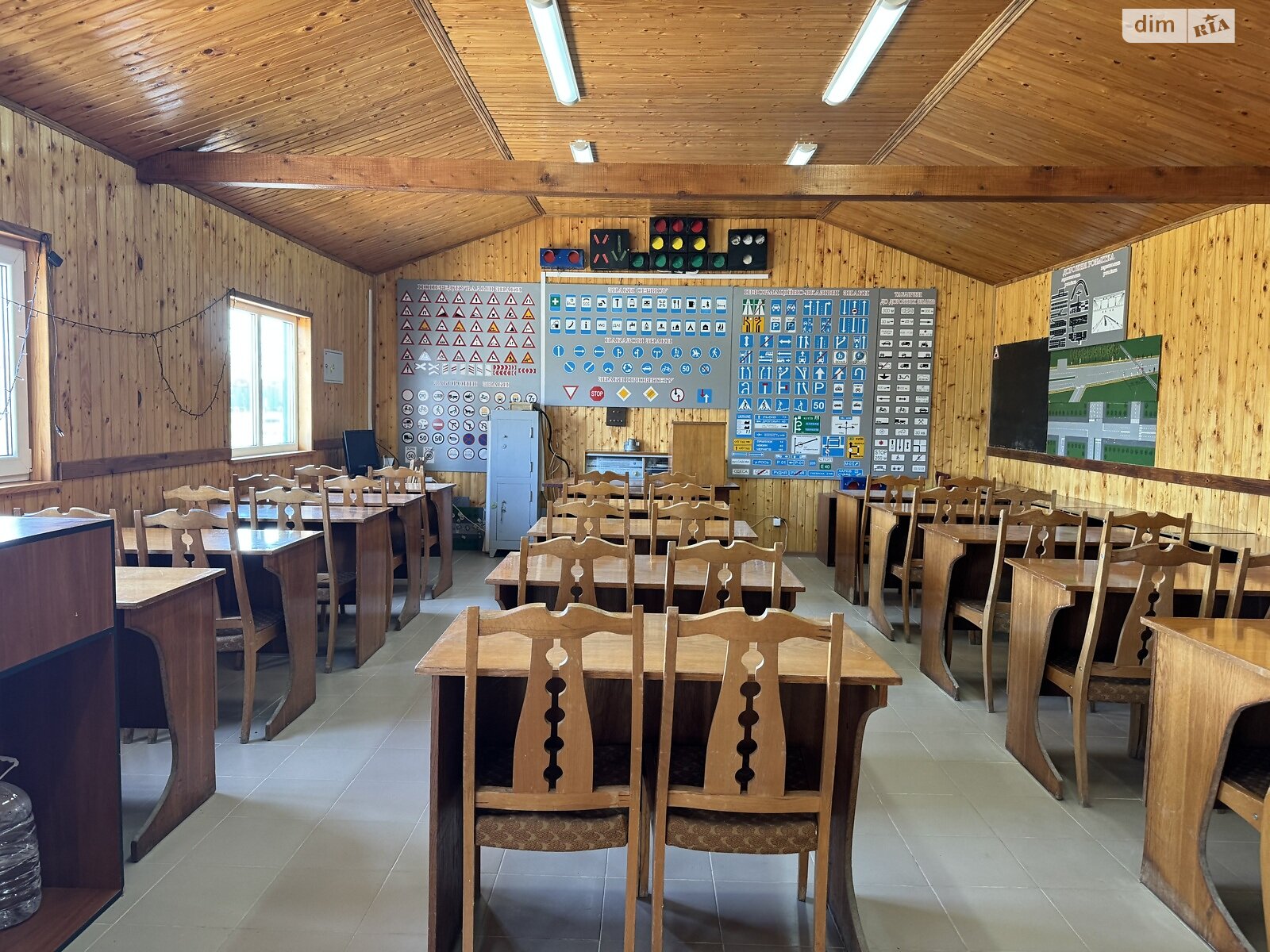 Комерційне приміщення в Чернівцях, продаж по Лесина Василя вулиця 33, район Першотравневий, ціна: 200 000 доларів за об’єкт фото 1