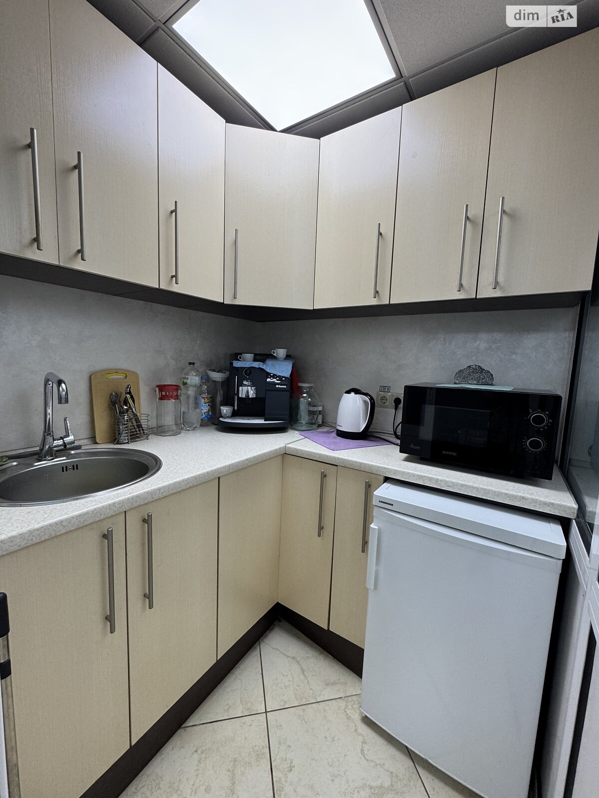 Комерційне приміщення в Чернівцях, продаж по Лесина Василя вулиця 33, район Першотравневий, ціна: 200 000 доларів за об’єкт фото 1