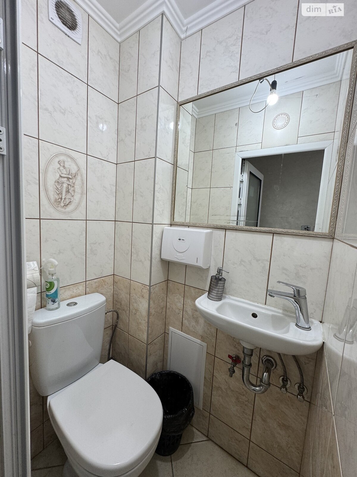 Комерційне приміщення в Чернівцях, продаж по Лесина Василя вулиця 33, район Першотравневий, ціна: 200 000 доларів за об’єкт фото 1