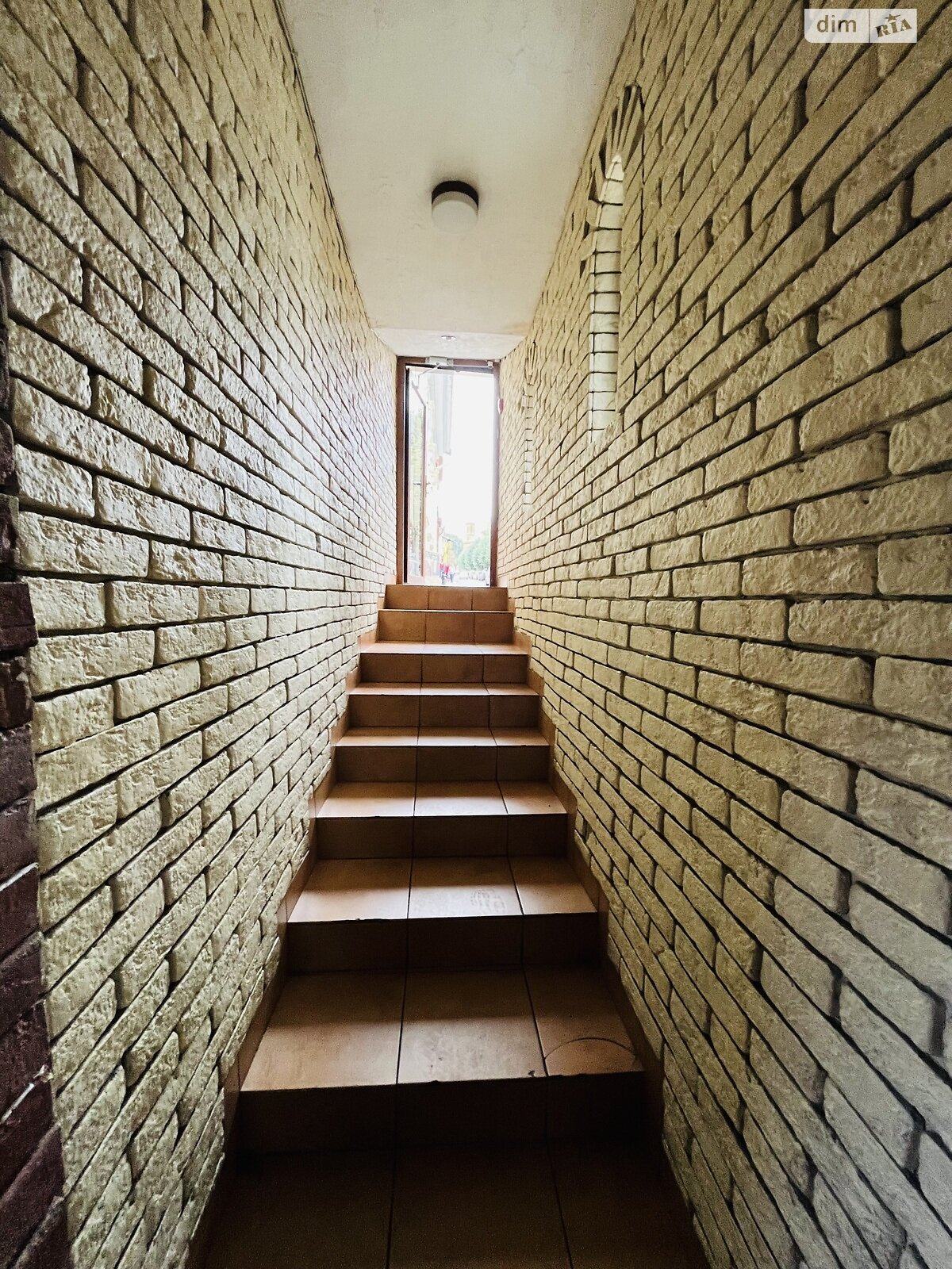 Комерційне приміщення в Чернівцях, продаж по Петровича Якоба вулиця 20, район Першотравневий, ціна: 110 000 доларів за об’єкт фото 1 Комерційне приміщення в Чернівцях, продаж по Петровича Якоба вулиця 20, район Першотравневий, ціна: 110 000 доларів за об’єкт фото 1