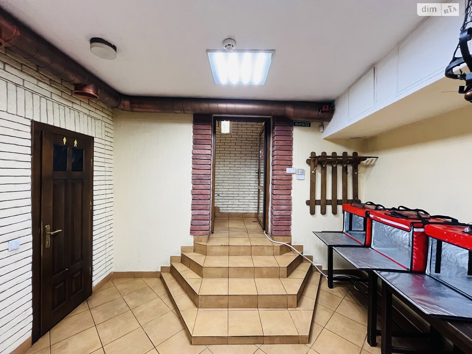 Комерційне приміщення в Чернівцях, продаж по Петровича Якоба вулиця 20, район Першотравневий, ціна: 110 000 доларів за об’єкт фото 1 Комерційне приміщення в Чернівцях, продаж по Петровича Якоба вулиця 20, район Першотравневий, ціна: 110 000 доларів за об’єкт фото 1