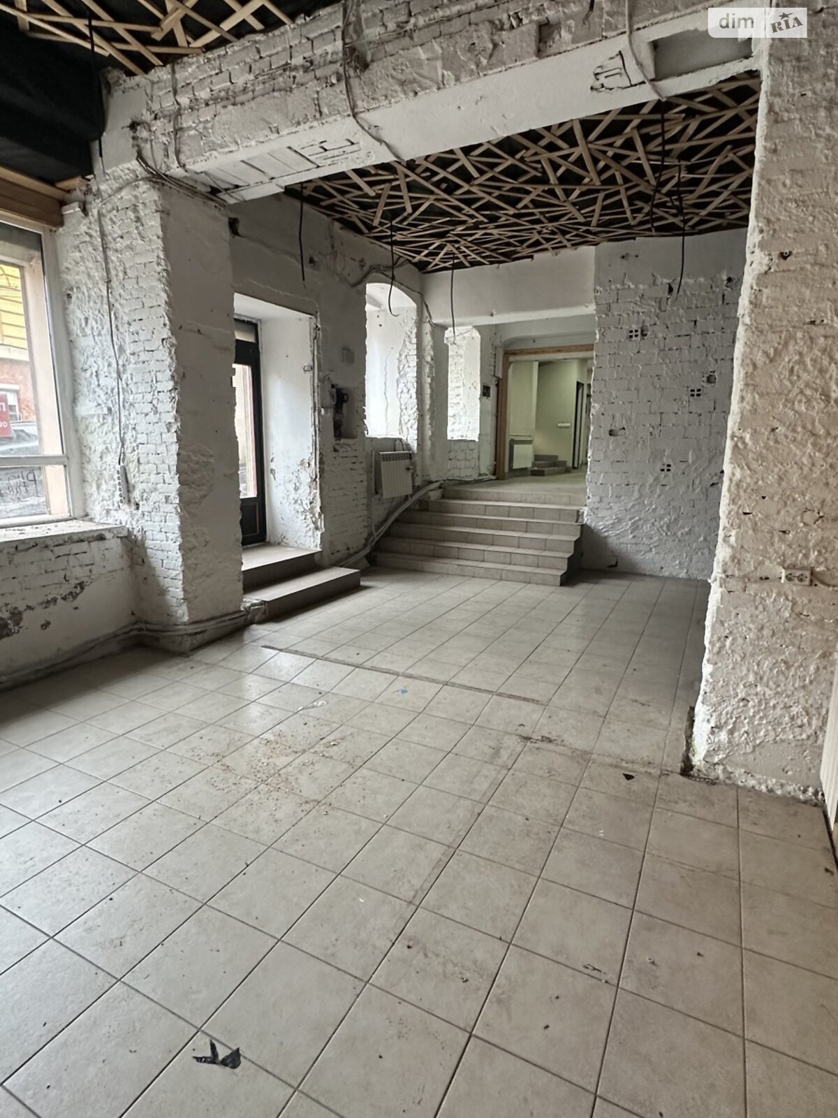 Комерційне приміщення в Чернівцях, продаж по Хмельницького Богдана вулиця, район Першотравневий, ціна: 55 000 доларів за об’єкт фото 1 Комерційне приміщення в Чернівцях, продаж по Хмельницького Богдана вулиця, район Першотравневий, ціна: 55 000 доларів за об’єкт фото 1