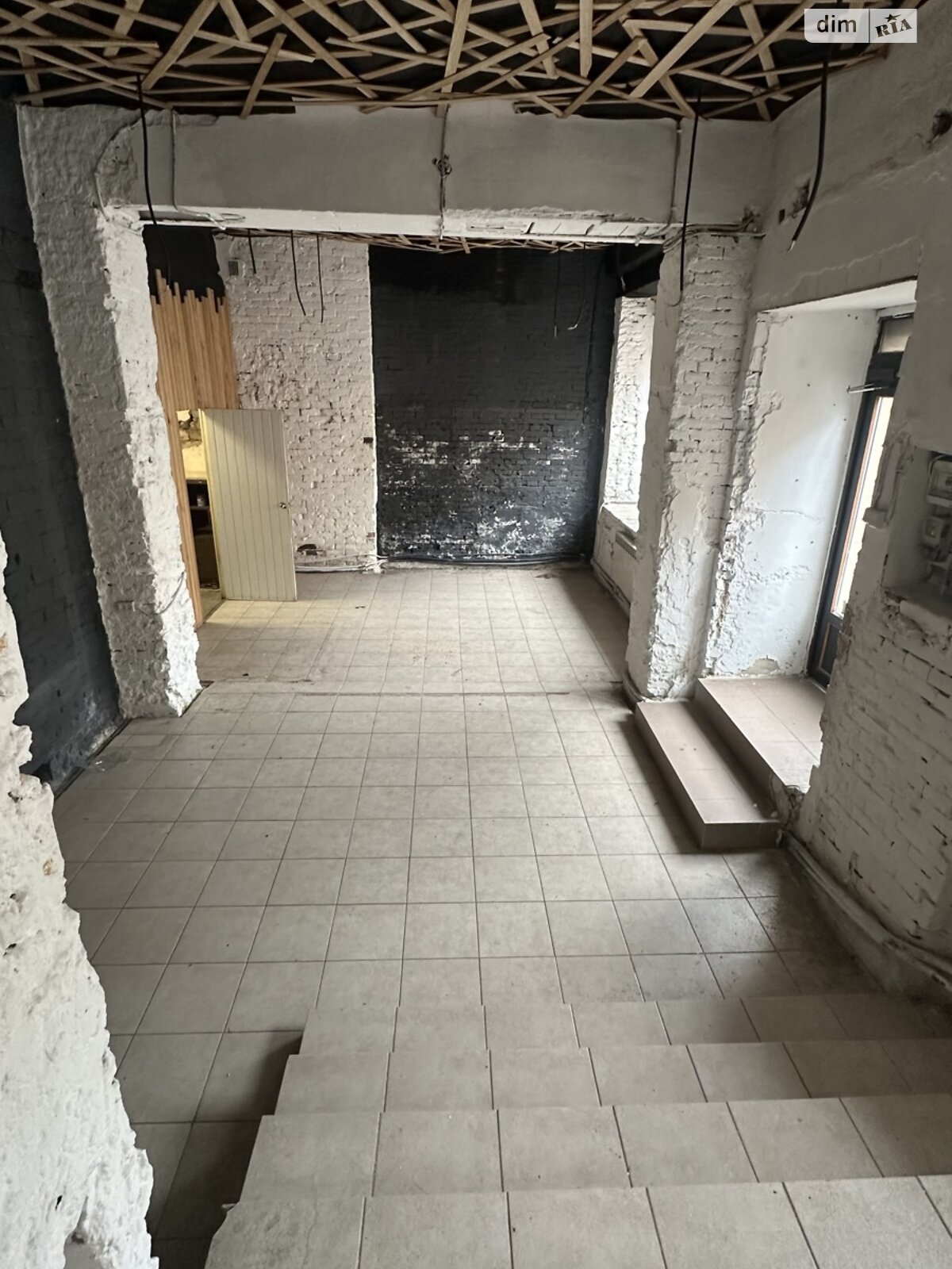 Комерційне приміщення в Чернівцях, продаж по Хмельницького Богдана вулиця, район Першотравневий, ціна: 55 000 доларів за об’єкт фото 1 Комерційне приміщення в Чернівцях, продаж по Хмельницького Богдана вулиця, район Першотравневий, ціна: 55 000 доларів за об’єкт фото 1