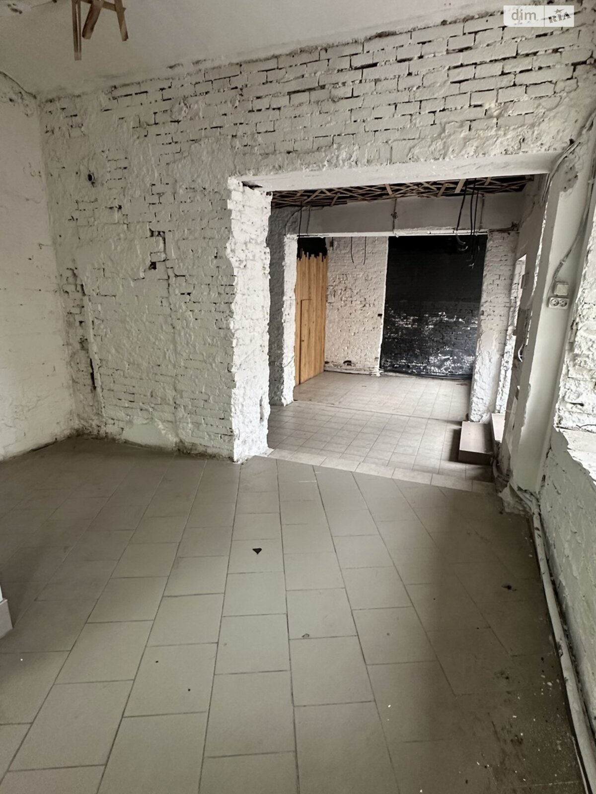 Комерційне приміщення в Чернівцях, продаж по Хмельницького Богдана вулиця, район Першотравневий, ціна: 55 000 доларів за об’єкт фото 1 Комерційне приміщення в Чернівцях, продаж по Хмельницького Богдана вулиця, район Першотравневий, ціна: 55 000 доларів за об’єкт фото 1