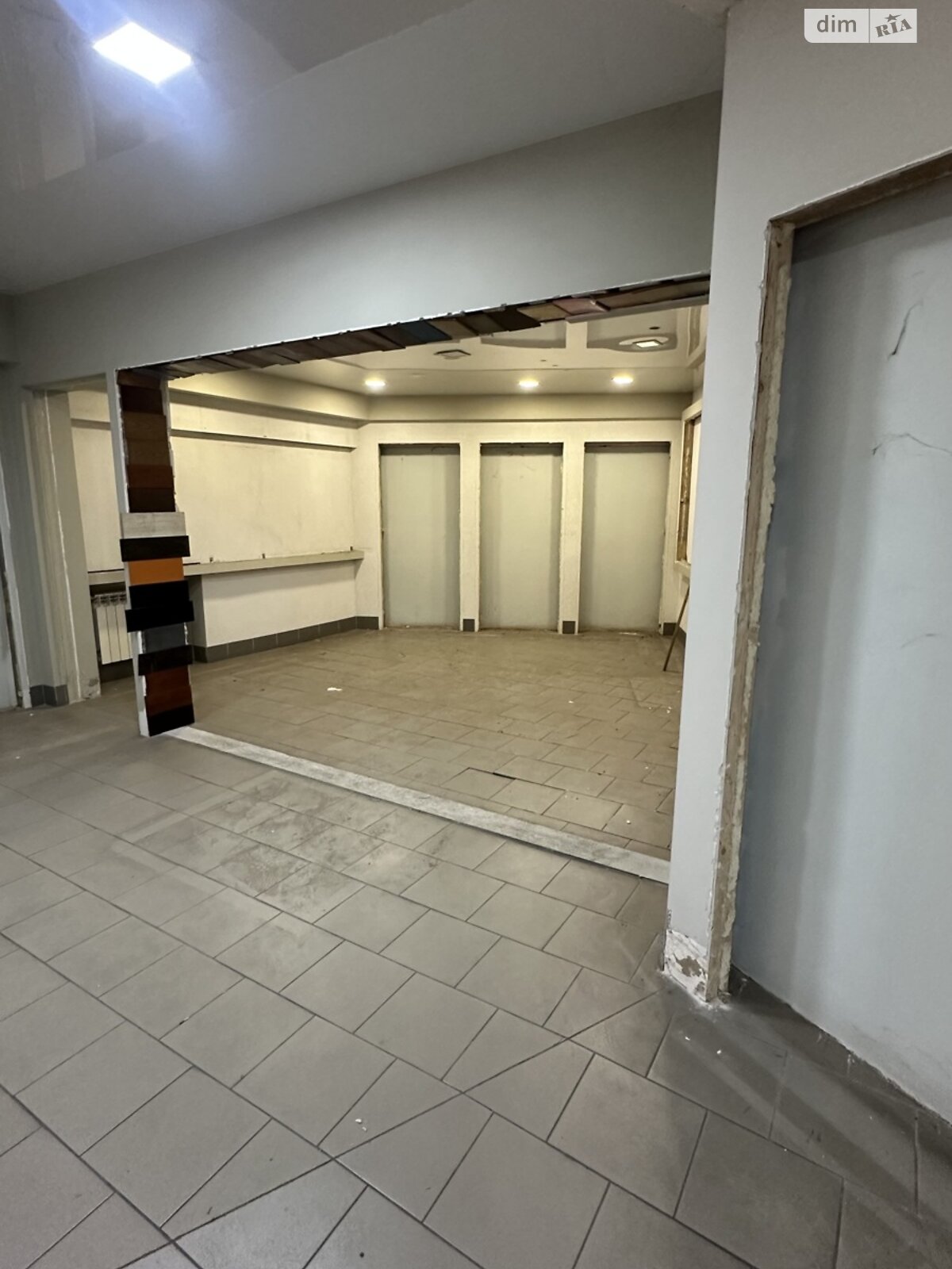 Комерційне приміщення в Чернівцях, продаж по Хмельницького Богдана вулиця, район Першотравневий, ціна: 55 000 доларів за об’єкт фото 1 Комерційне приміщення в Чернівцях, продаж по Хмельницького Богдана вулиця, район Першотравневий, ціна: 55 000 доларів за об’єкт фото 1