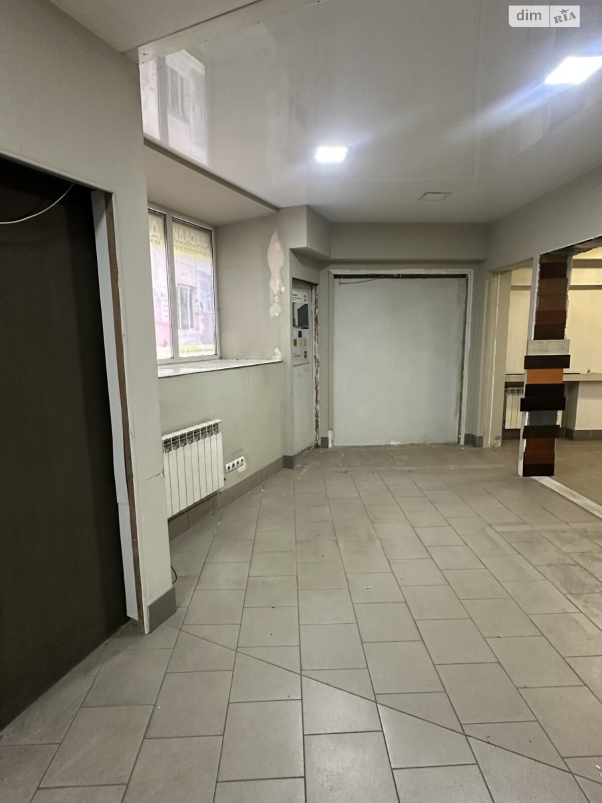 Комерційне приміщення в Чернівцях, продаж по Хмельницького Богдана вулиця, район Першотравневий, ціна: 55 000 доларів за об’єкт фото 1 Комерційне приміщення в Чернівцях, продаж по Хмельницького Богдана вулиця, район Першотравневий, ціна: 55 000 доларів за об’єкт фото 1