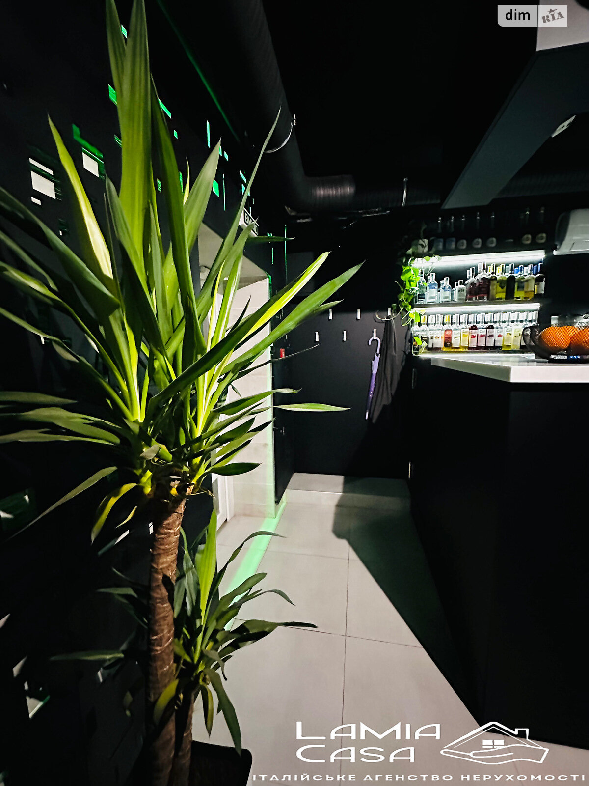 Коммерческое помещение в Черновцах, продажа по Небесной Сотни улица 23, район Шевченковский, цена: 150 000 долларов за объект фото 1 Коммерческое помещение в Черновцах, продажа по Небесной Сотни улица 23, район Шевченковский, цена: 150 000 долларов за объект фото 1