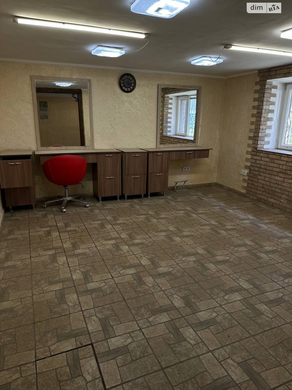 Комерційне приміщення в Чернівцях, продаж по Богомольця Олександра академіка вулиця 7, район Центр, ціна: 45 000 доларів за об’єкт фото 1 Комерційне приміщення в Чернівцях, продаж по Богомольця Олександра академіка вулиця 7, район Центр, ціна: 45 000 доларів за об’єкт фото 1