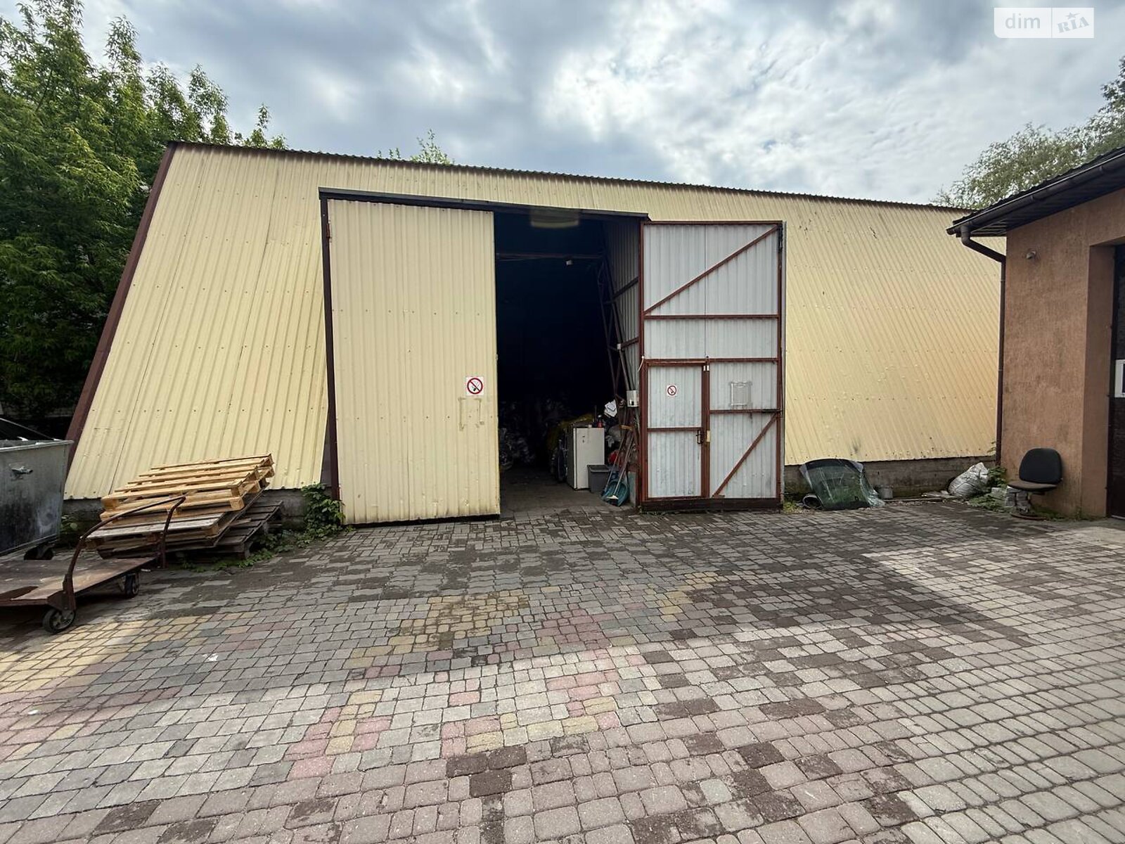 Коммерческое помещение в Днепре, продажа по Универсальная улица 6, район Амур-Нижнеднепровский, цена: 65 000 долларов за объект фото 1 Коммерческое помещение в Днепре, продажа по Универсальная улица 6, район Амур-Нижнеднепровский, цена: 65 000 долларов за объект фото 1