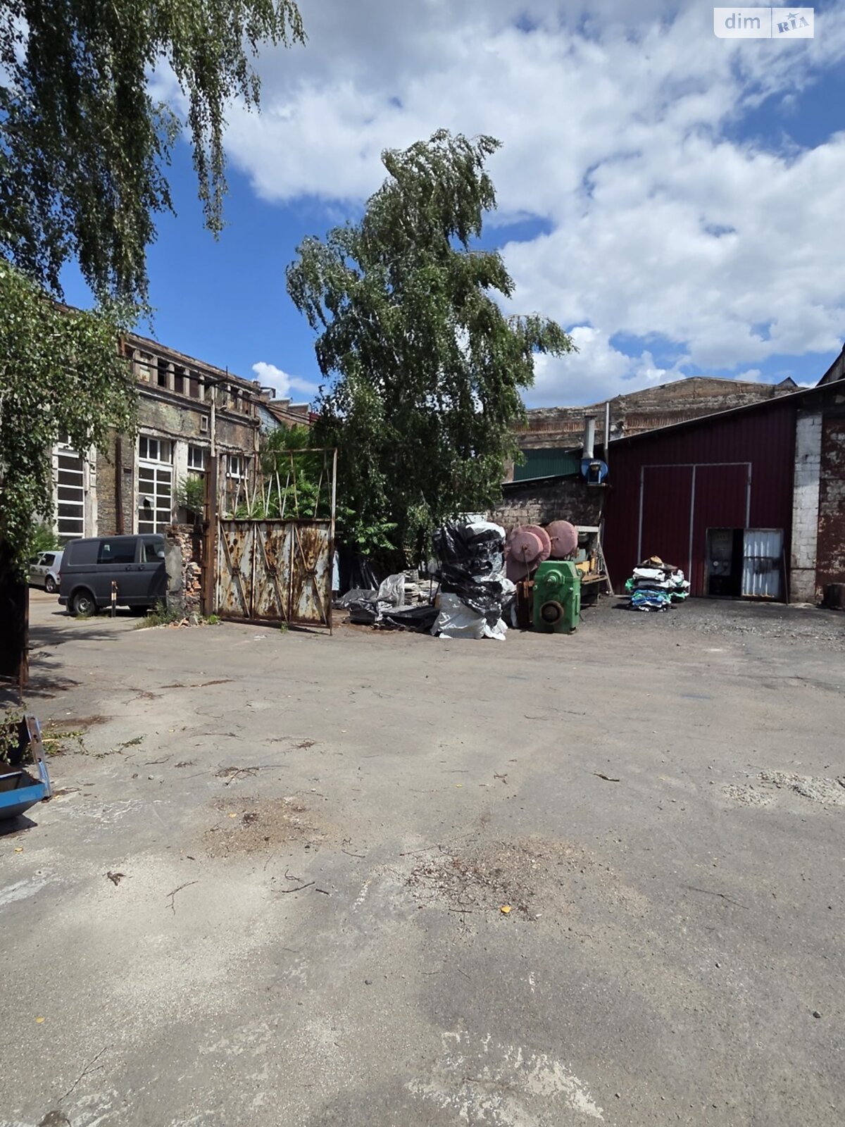 Коммерческое помещение в Днепре, продажа по Ударников улица 27, район Чечеловский, цена: 750 000 долларов за объект фото 1 Коммерческое помещение в Днепре, продажа по Ударников улица 27, район Чечеловский, цена: 750 000 долларов за объект фото 1