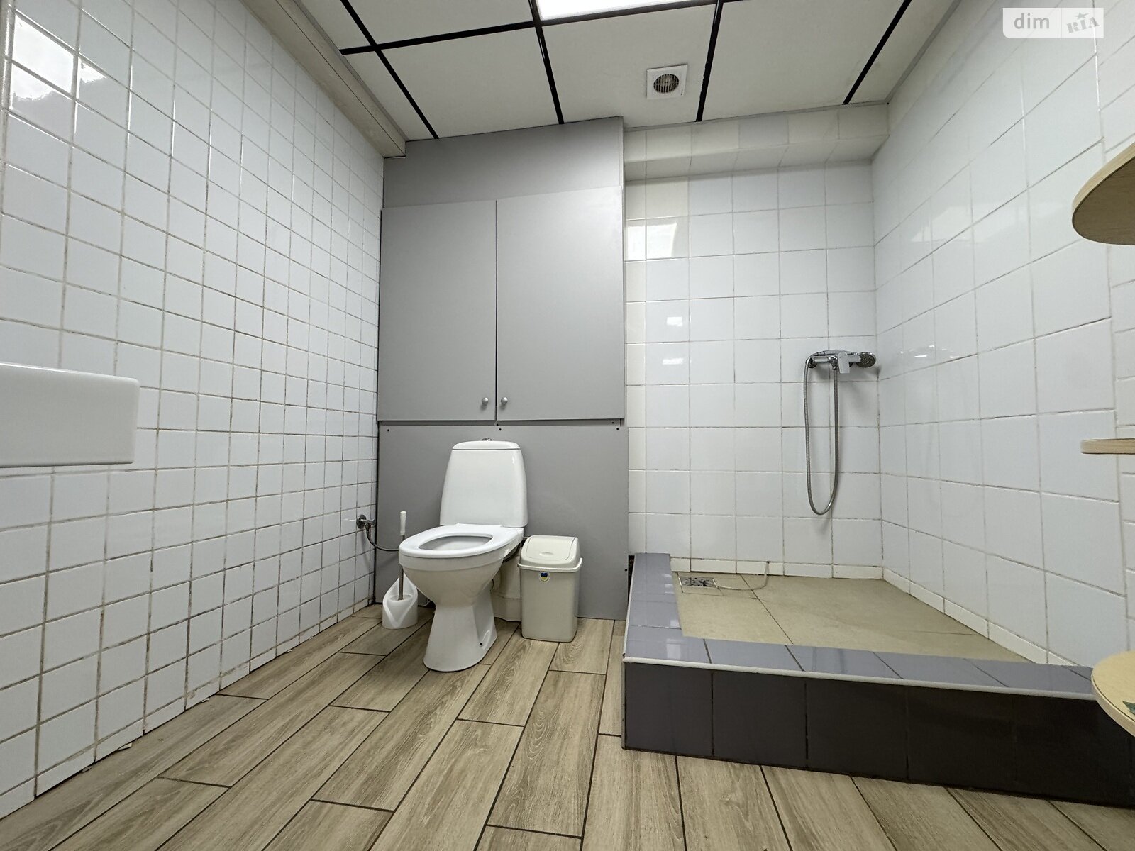 Коммерческое помещение в Днепре, продажа по Моссаковского Владимира улица 30, район Нагорный, цена: 39 000 долларов за объект фото 1 Коммерческое помещение в Днепре, продажа по Моссаковского Владимира улица 30, район Нагорный, цена: 39 000 долларов за объект фото 1