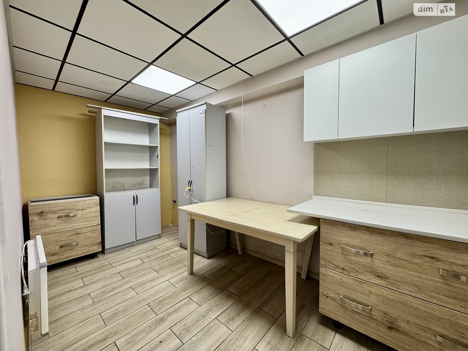 Коммерческое помещение в Днепре, продажа по Моссаковского Владимира улица 30, район Нагорный, цена: 39 000 долларов за объект фото 1 Коммерческое помещение в Днепре, продажа по Моссаковского Владимира улица 30, район Нагорный, цена: 39 000 долларов за объект фото 1