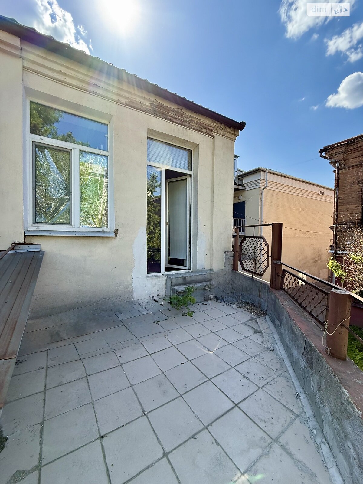 Коммерческое помещение в Днепре, продажа по Лазаря Глобы улица 5, район Центральный, цена: 32 000 долларов за объект фото 1 Коммерческое помещение в Днепре, продажа по Лазаря Глобы улица 5, район Центральный, цена: 32 000 долларов за объект фото 1