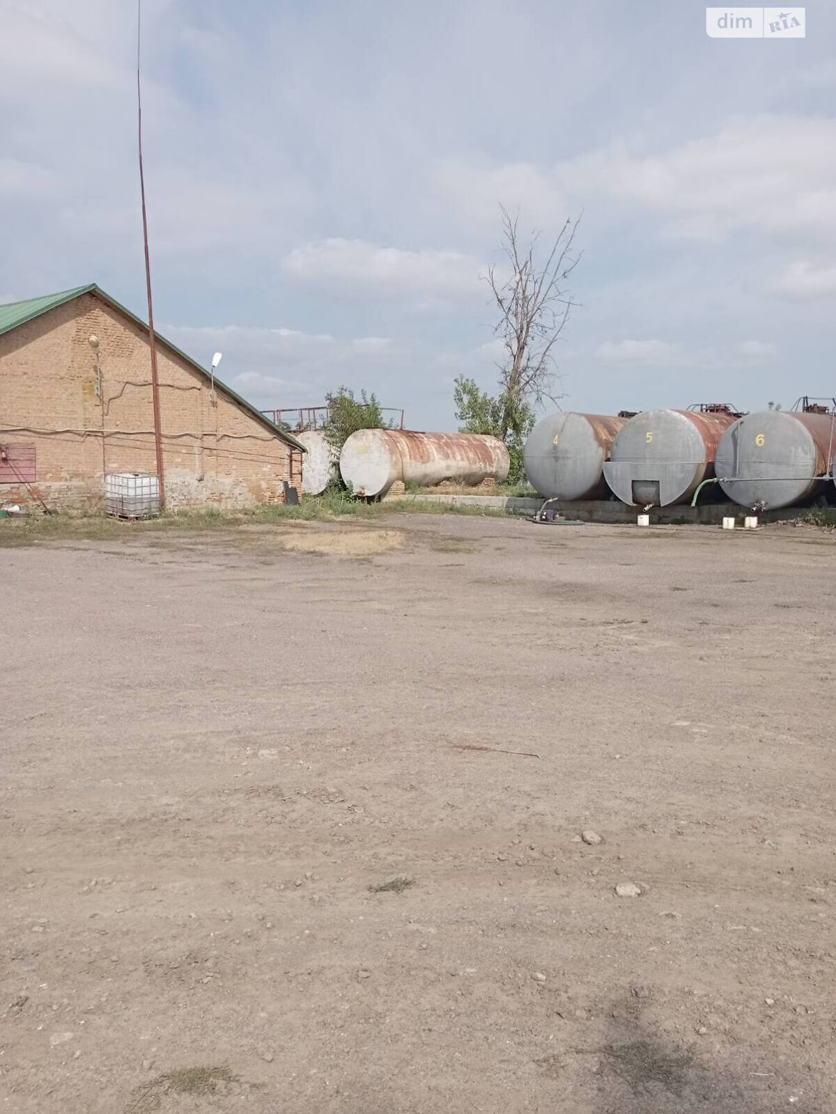 Коммерческое помещение в Дубиевке, 8-го Марта улица 48, цена: продажи 160 000 долларов за объект фото 1 Коммерческое помещение в Дубиевке, 8-го Марта улица 48, цена продажи: 160 000 долларов за объект фото 1