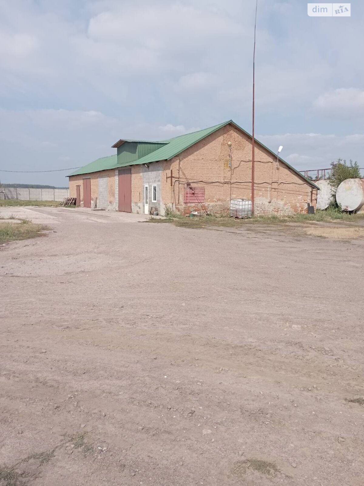 Коммерческое помещение в Дубиевке, 8-го Марта улица 48, цена: продажи 160 000 долларов за объект фото 1 Коммерческое помещение в Дубиевке, 8-го Марта улица 48, цена продажи: 160 000 долларов за объект фото 1